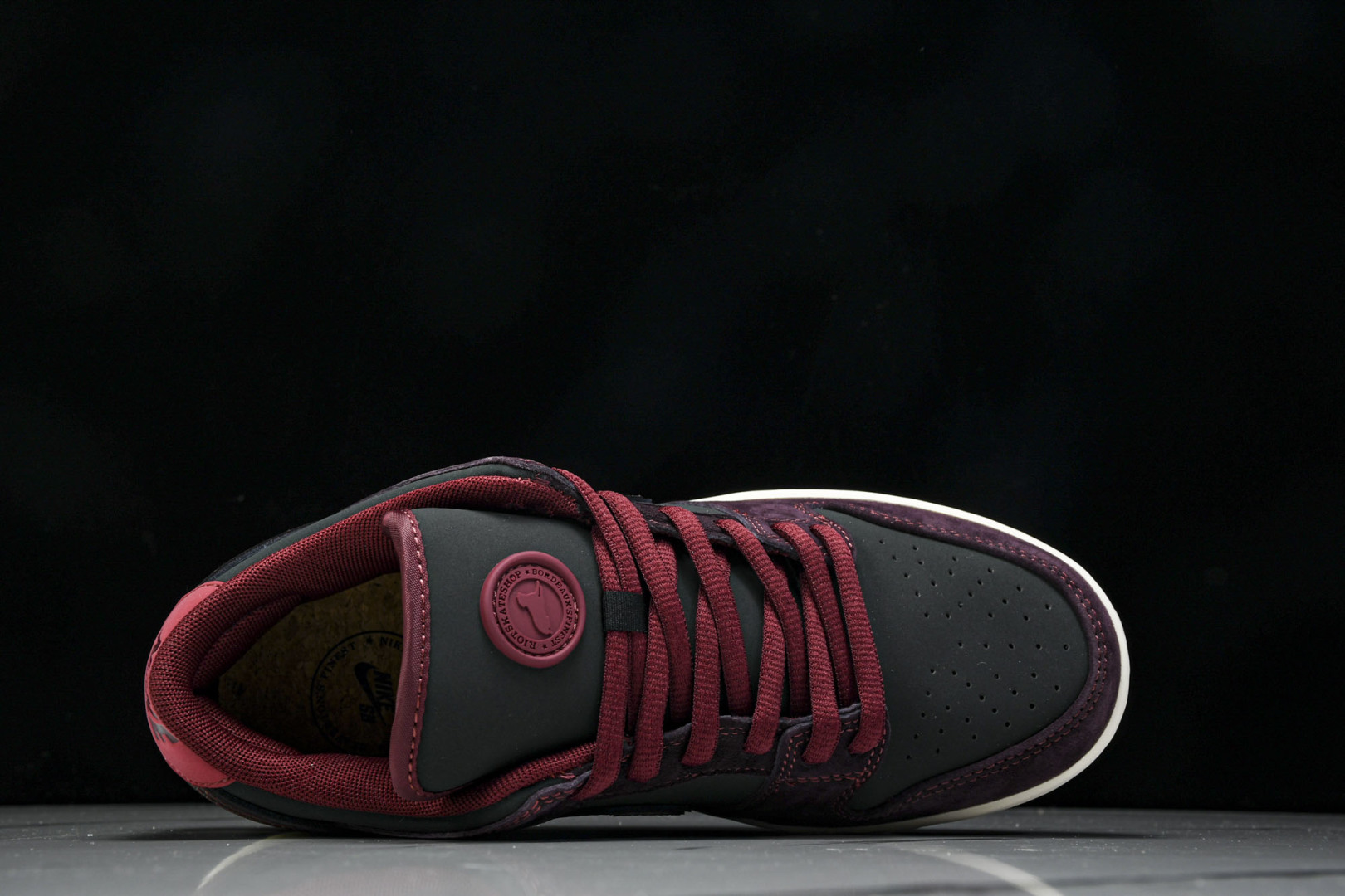 Dunk 尺码40-47.5

纯原版出品-RIOT Skateshop x NK SB Dunk Lo