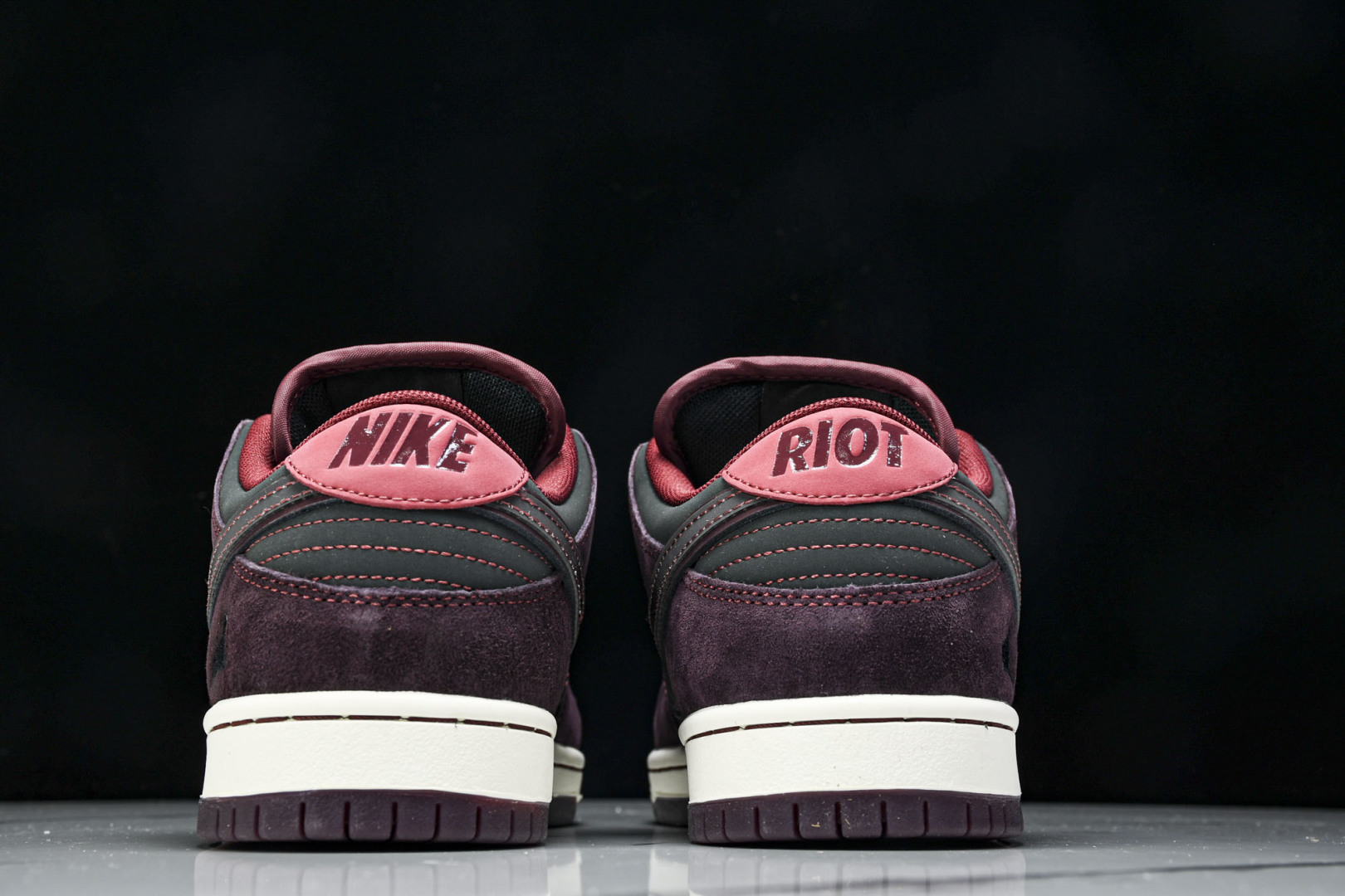 Dunk 尺码40-47.5

纯原版出品-RIOT Skateshop x NK SB Dunk Lo