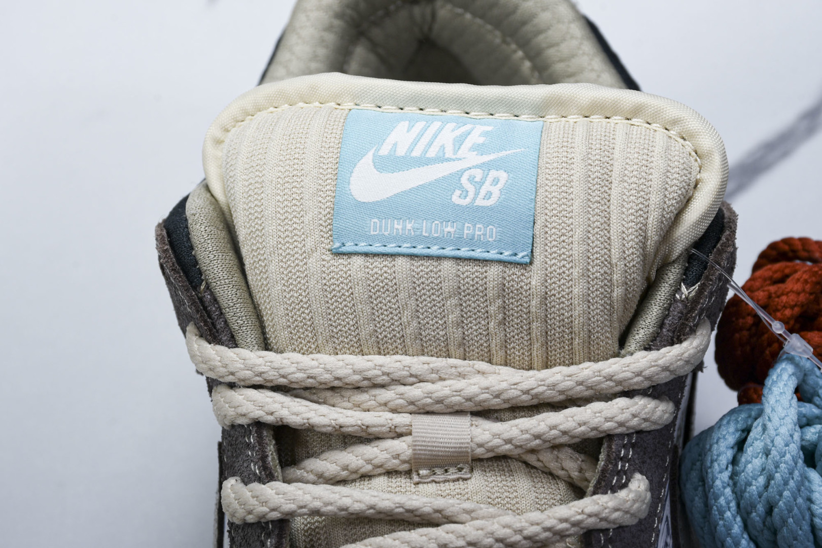 Dunk棕灰 尺码36-47.5

纯原出品-SB Dunk Low“Big Money Savings