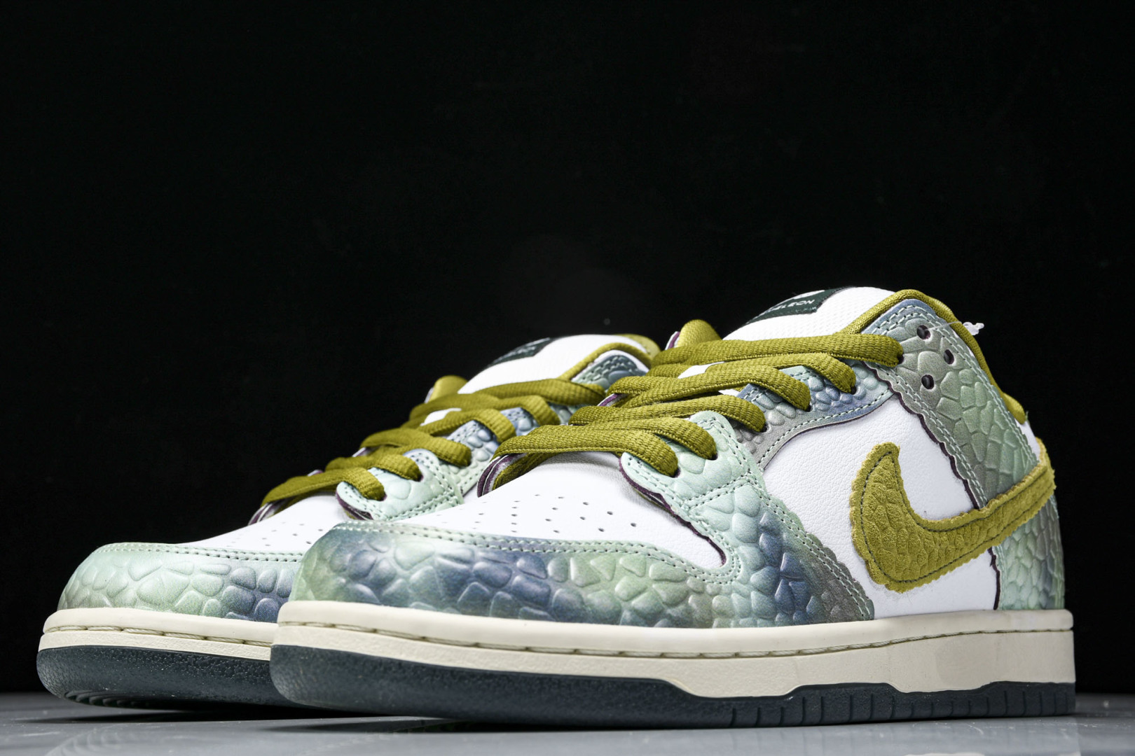 Dunk纯原 尺码40-48.5

纯原版出品-NK SB Dunk Low Alexis Sablon