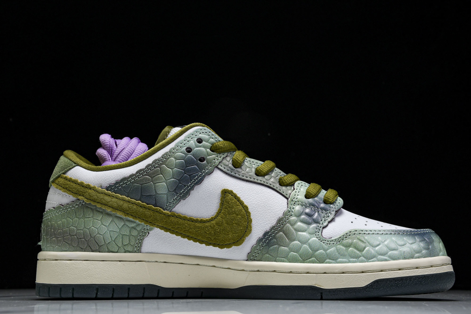 Dunk纯原 尺码40-48.5

纯原版出品-NK SB Dunk Low Alexis Sablon