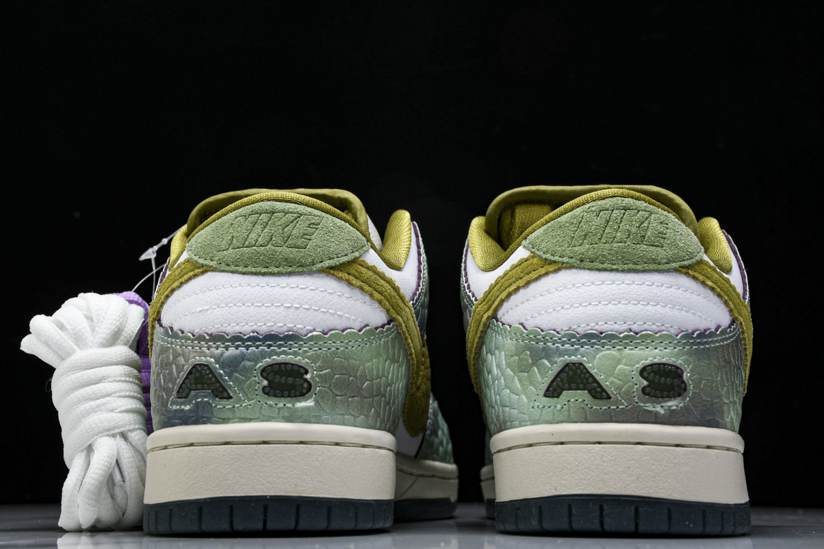 Dunk纯原 尺码40-48.5

纯原版出品-NK SB Dunk Low Alexis Sablon