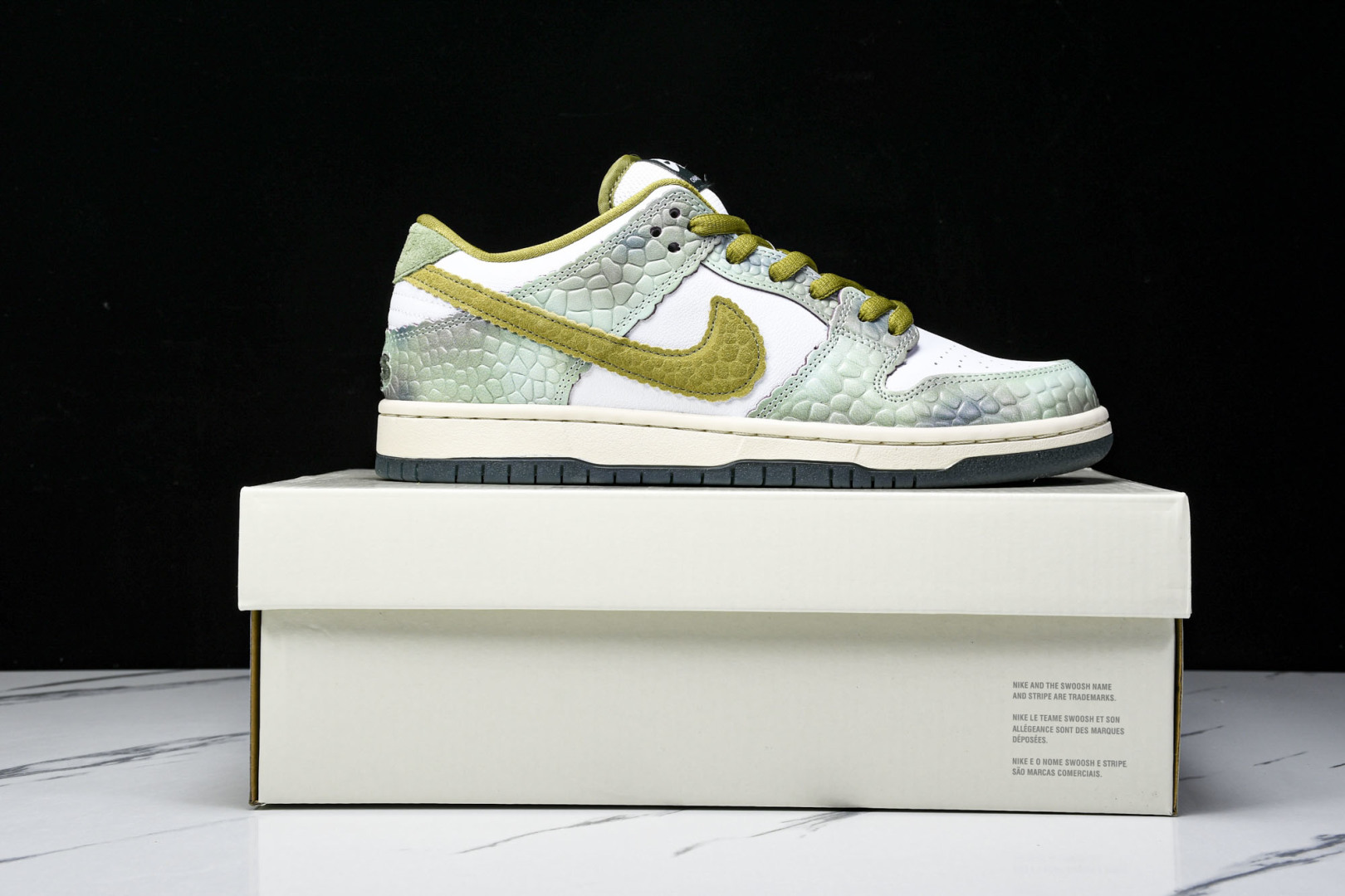 Dunk纯原 尺码40-48.5

纯原版出品-NK SB Dunk Low Alexis Sablon