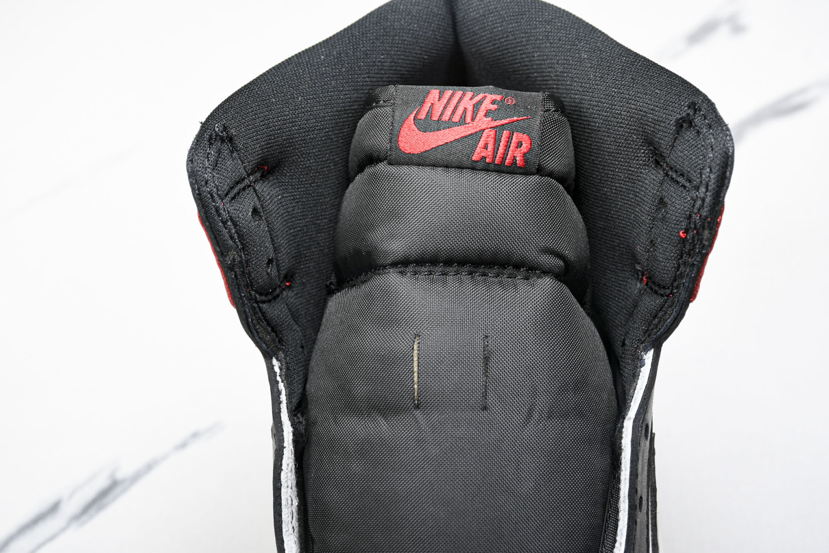 AJ1高帮 尺码36-47.5
特价福利
纯原版出品-Air Jordan 1 Retro High O