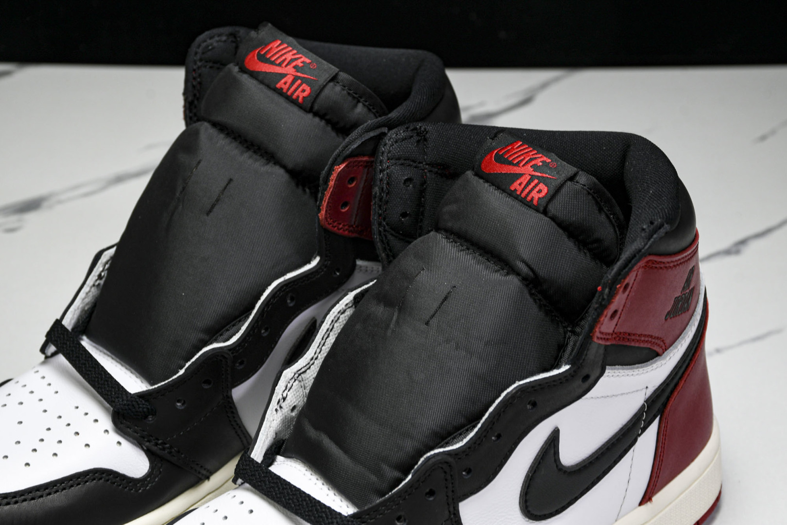 AJ1高帮 尺码36-47.5
特价福利
纯原版出品-Air Jordan 1 Retro High O