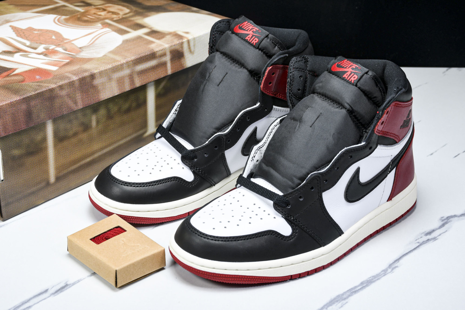 AJ1高帮 尺码36-47.5
特价福利
纯原版出品-Air Jordan 1 Retro High O