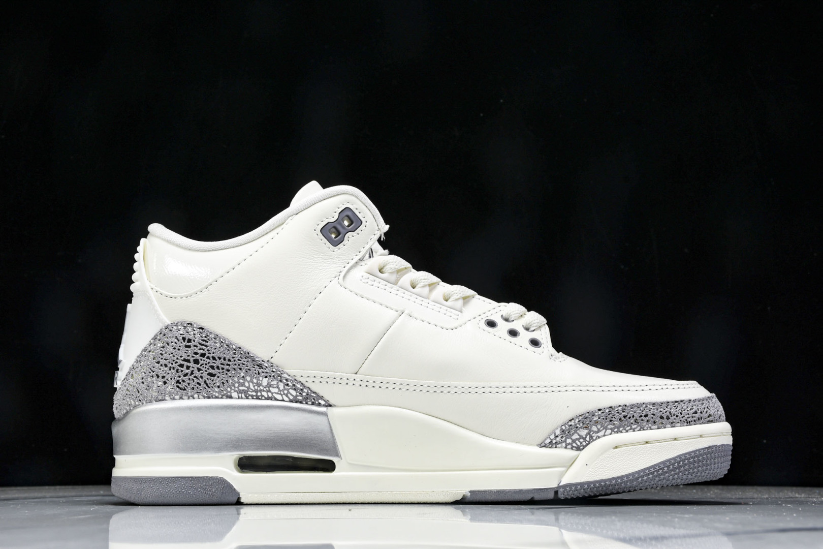 AJ3 尺码36-47.5

纯原版出品-WMNS Air Jordan 3 Retro Sail Ce