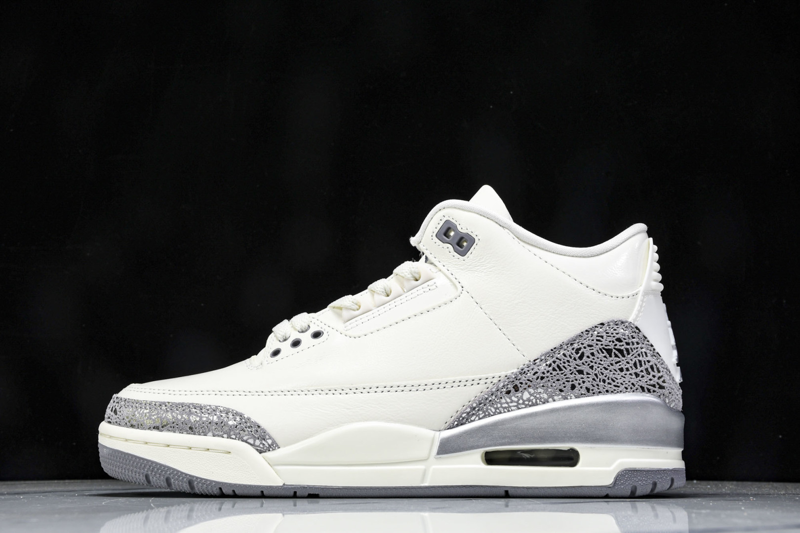 AJ3 尺码36-47.5

纯原版出品-WMNS Air Jordan 3 Retro Sail Ce