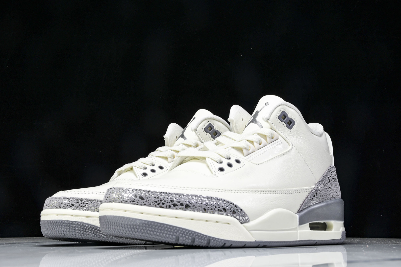 AJ3 尺码36-47.5

纯原版出品-WMNS Air Jordan 3 Retro Sail Ce