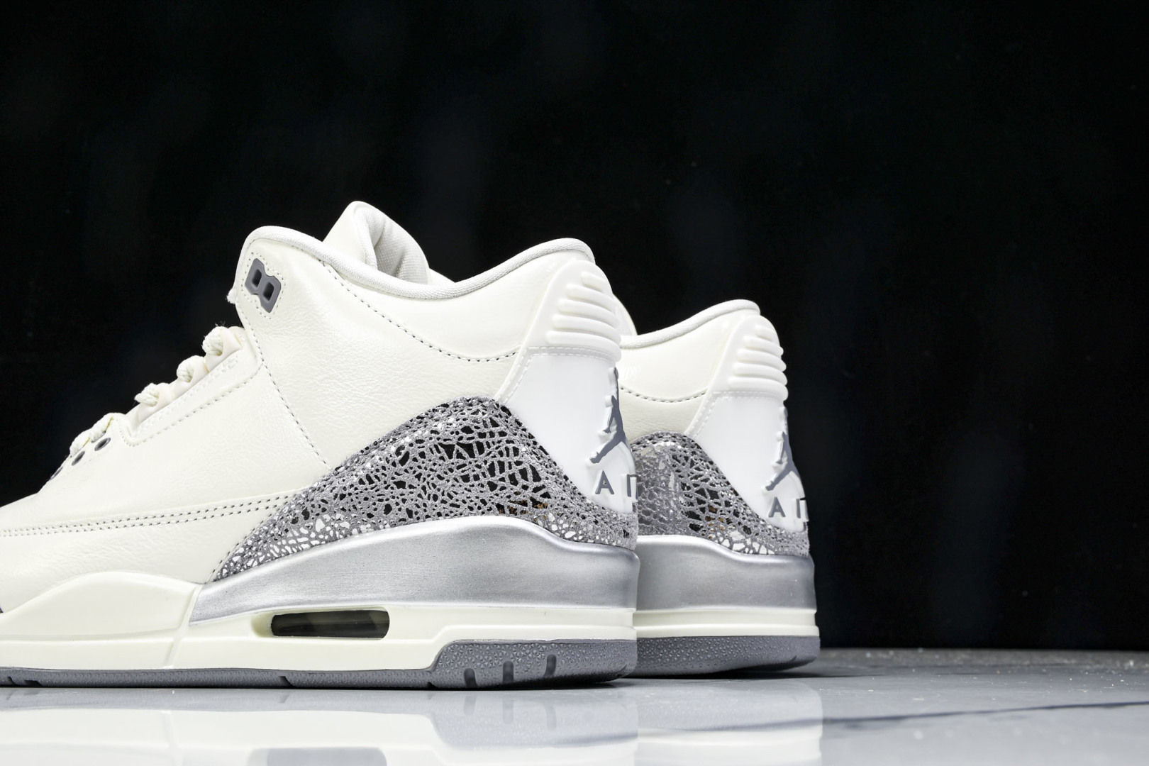 AJ3 尺码36-47.5

纯原版出品-WMNS Air Jordan 3 Retro Sail Ce