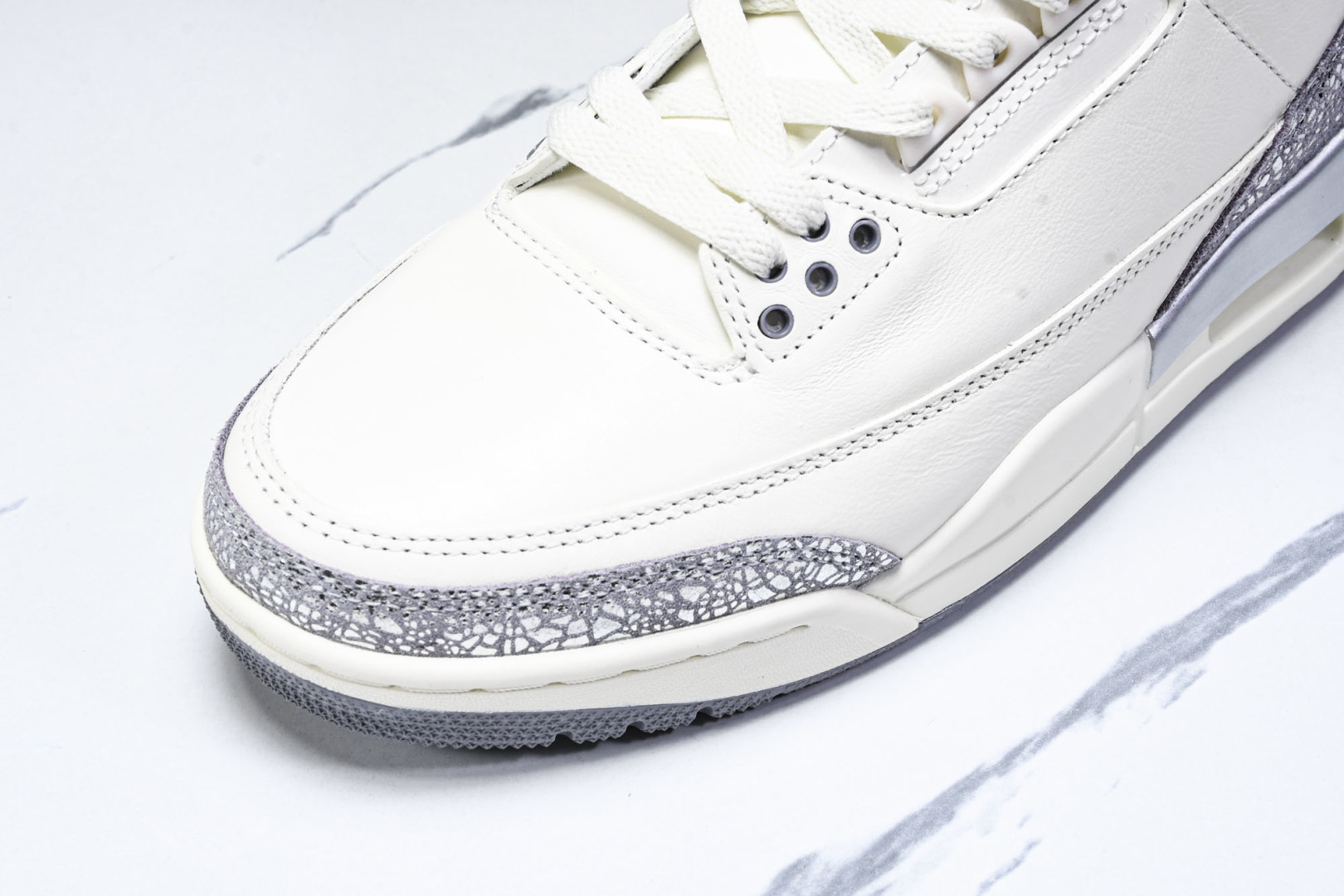 AJ3 尺码36-47.5

纯原版出品-WMNS Air Jordan 3 Retro Sail Ce