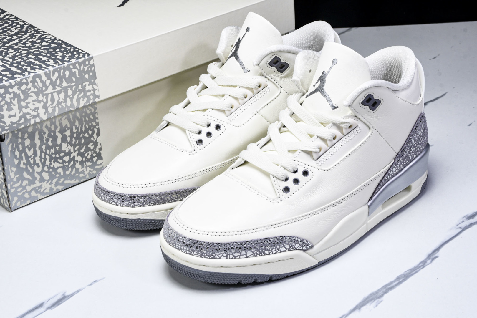 AJ3 尺码36-47.5

纯原版出品-WMNS Air Jordan 3 Retro Sail Ce