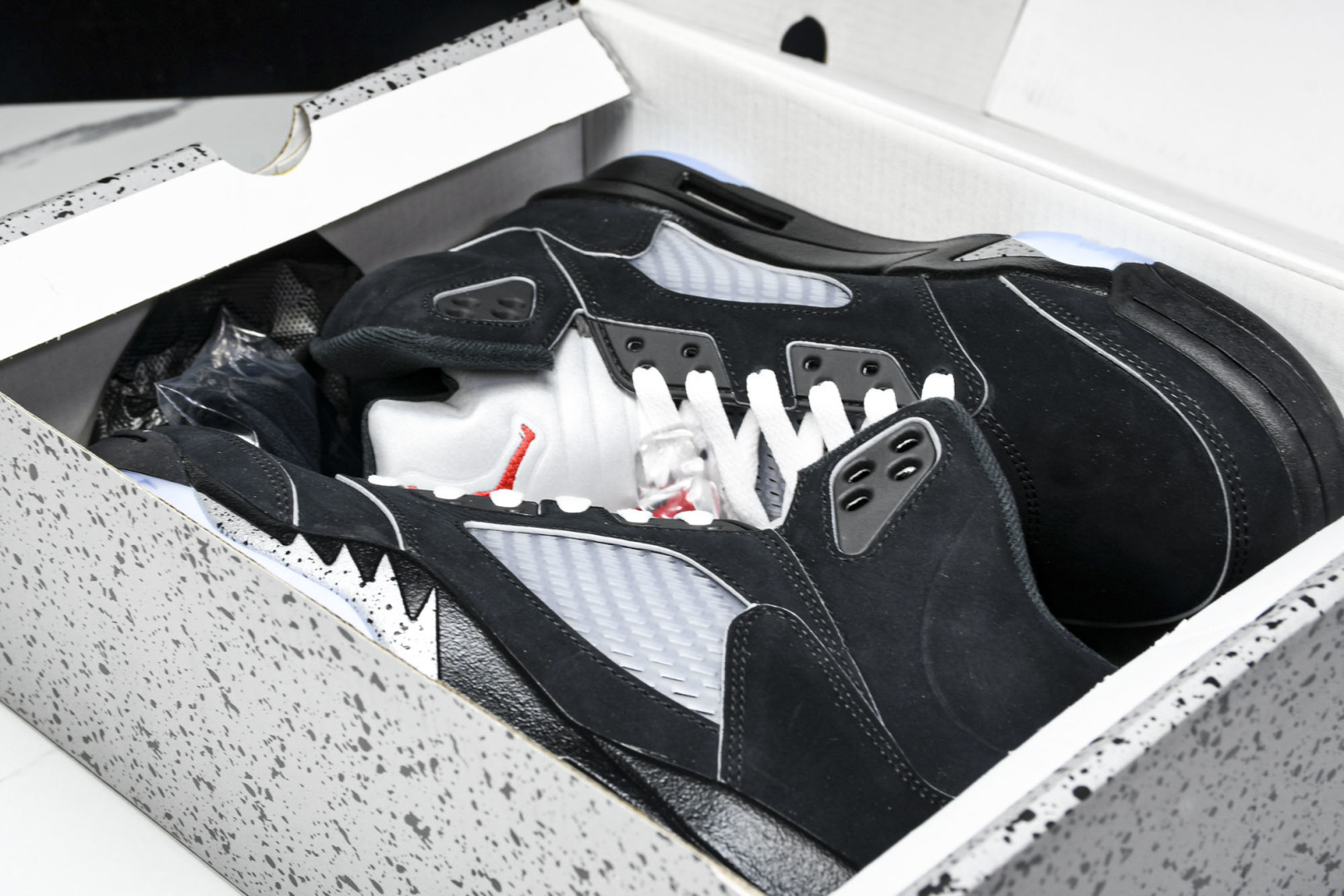 AJ5黑银 尺码40-47.5

纯原出品-Air Jordan 5 OG 2025 Metallic 