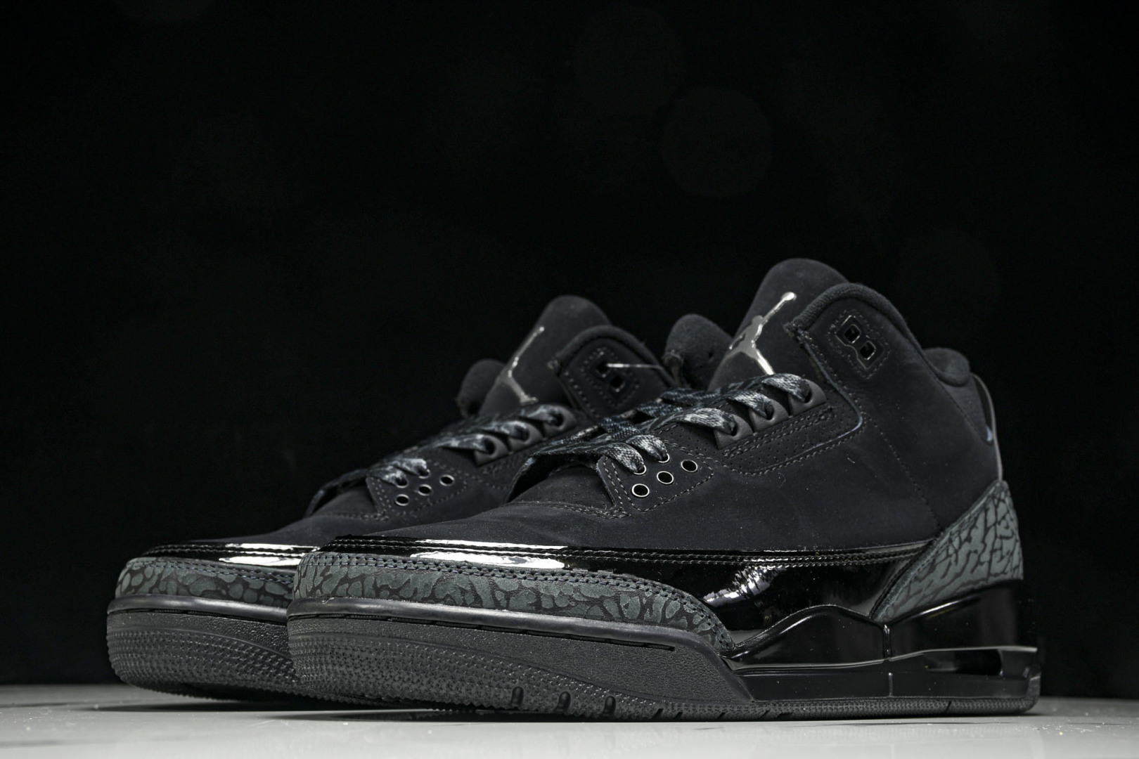 AJ3黑 尺码40-47.5

纯原版出品-Air Jordan 3 Retro Black Cat 黑