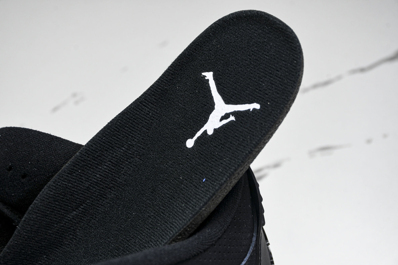 AJ3黑 尺码40-47.5

纯原版出品-Air Jordan 3 Retro Black Cat 黑