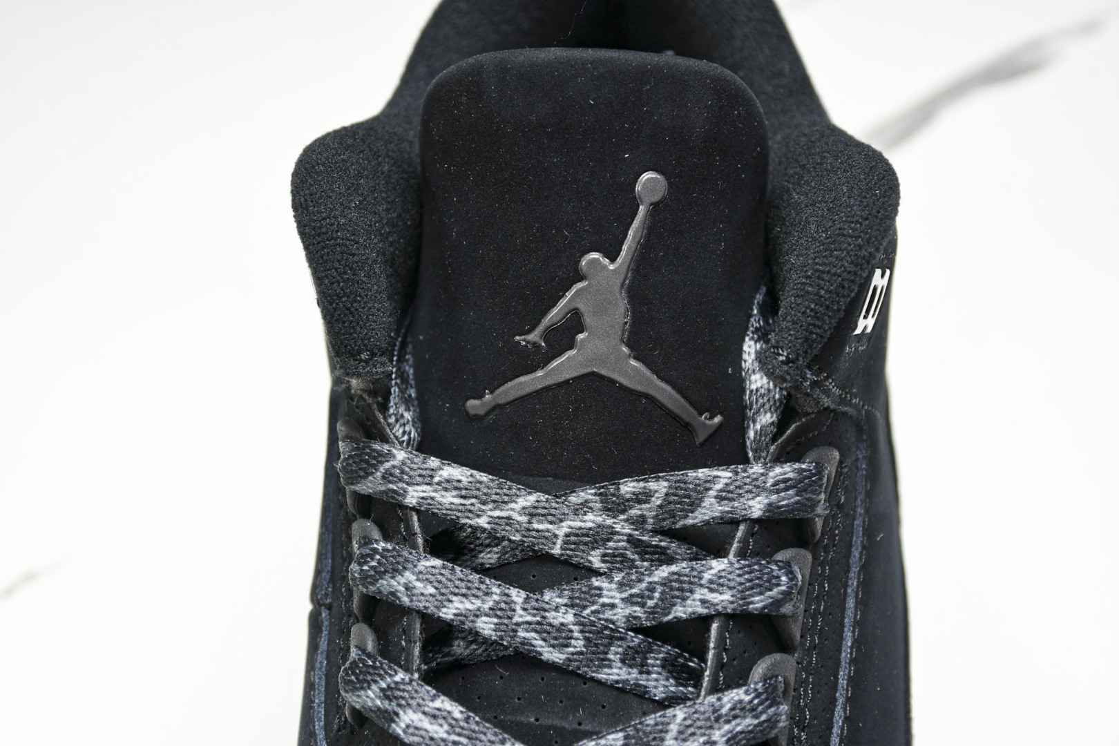 AJ3黑 尺码40-47.5

纯原版出品-Air Jordan 3 Retro Black Cat 黑