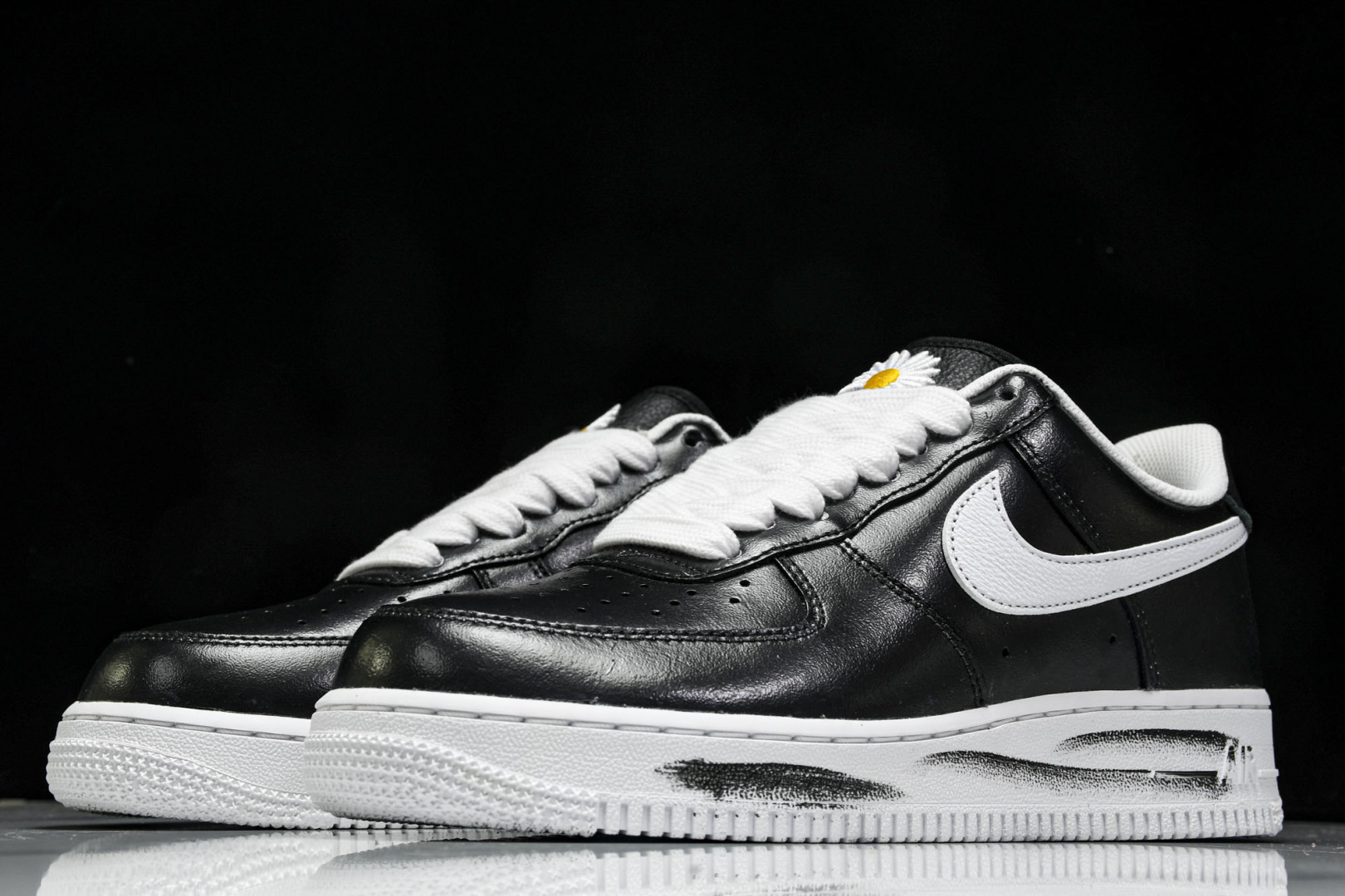 小雏菊 权志龙黑色 尺码：36-47.5

纯原出品-PEACEMINUSONE x AF1 权志龙小雏
