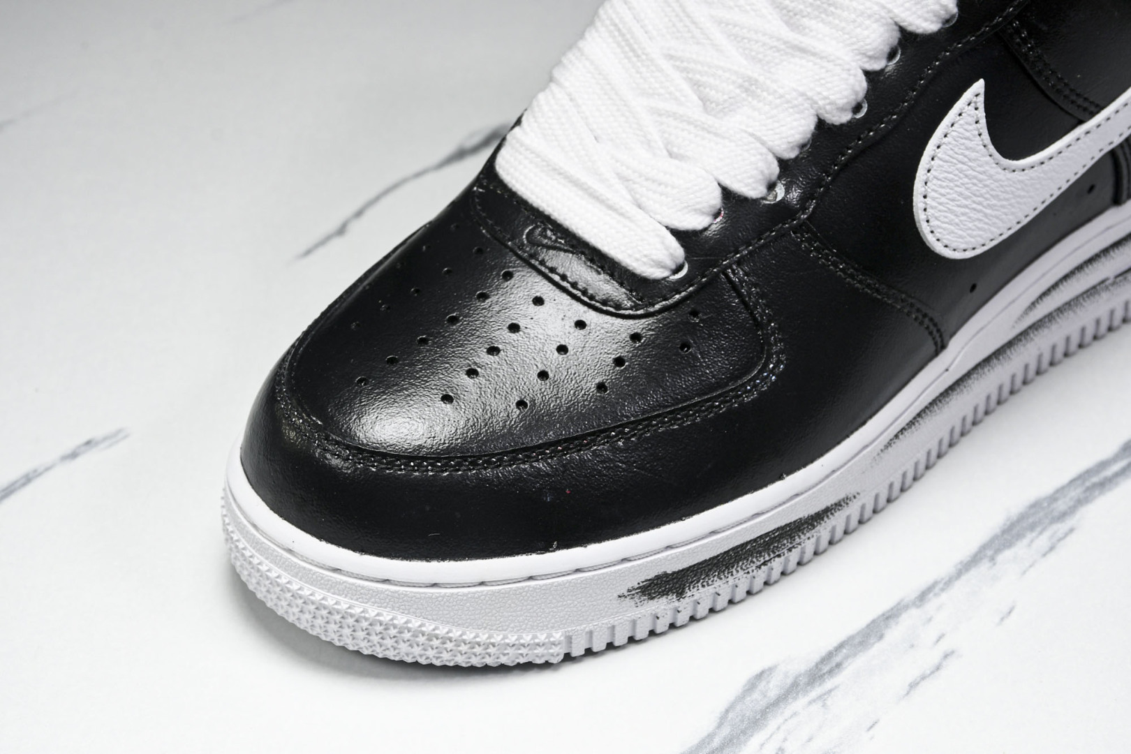 小雏菊 权志龙黑色 尺码：36-47.5

纯原出品-PEACEMINUSONE x AF1 权志龙小雏
