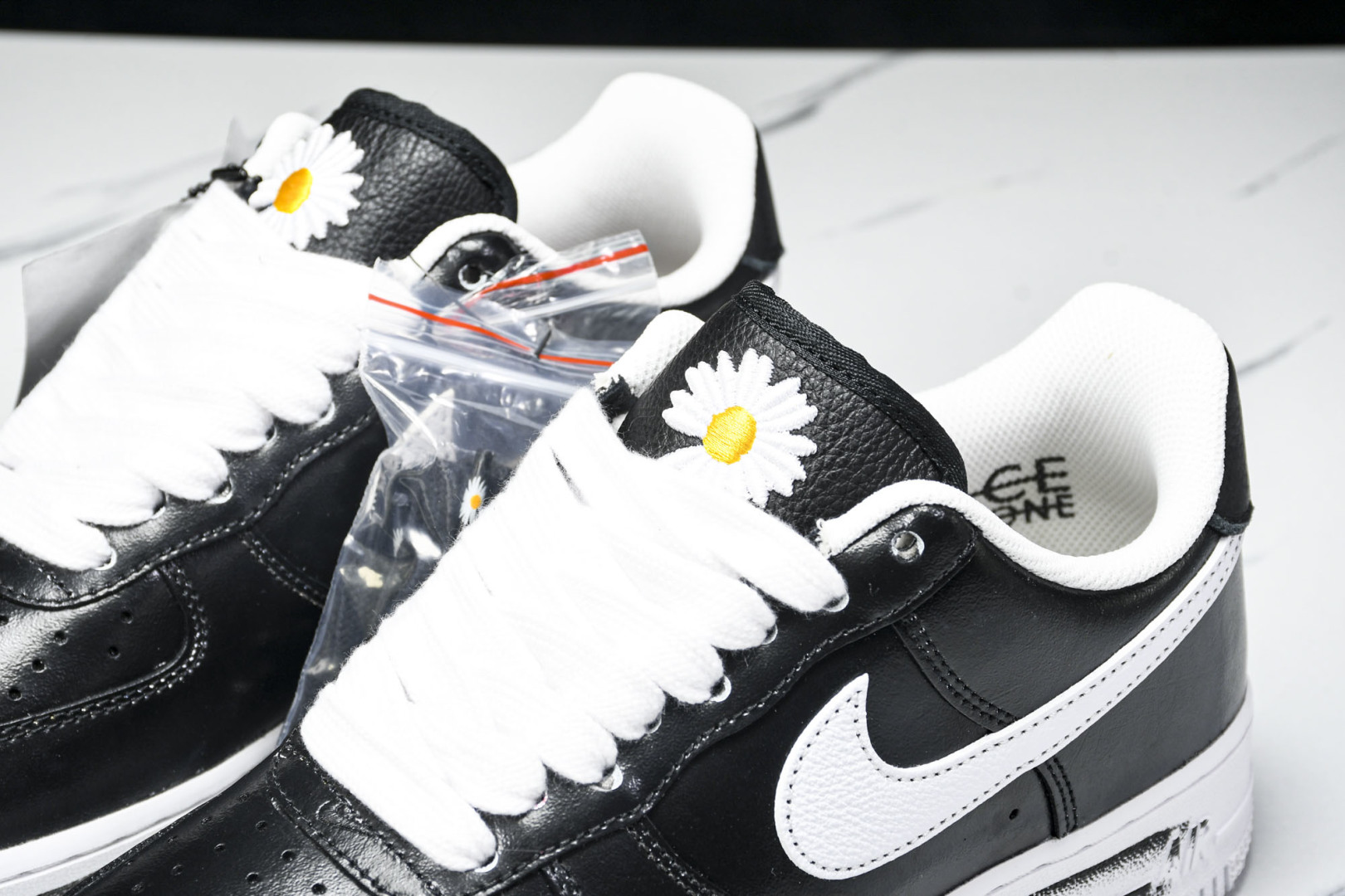小雏菊 权志龙黑色 尺码：36-47.5

纯原出品-PEACEMINUSONE x AF1 权志龙小雏