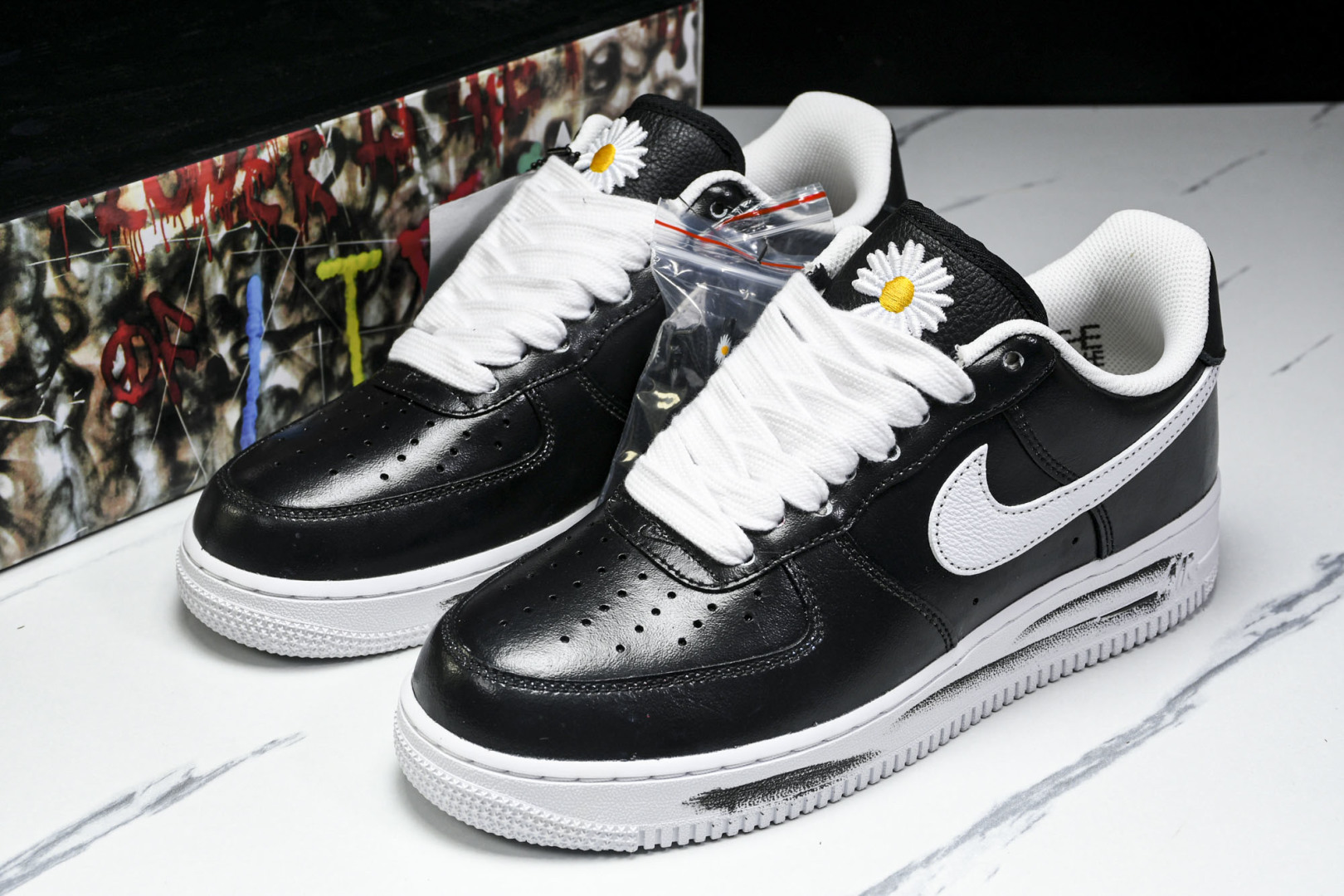 小雏菊 权志龙黑色 尺码：36-47.5

纯原出品-PEACEMINUSONE x AF1 权志龙小雏