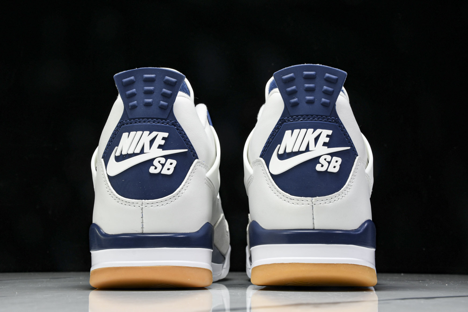 AJ4 尺码36-47.5

纯原版出品-Air Jordan 4 Retro SB Navy 海军蓝 