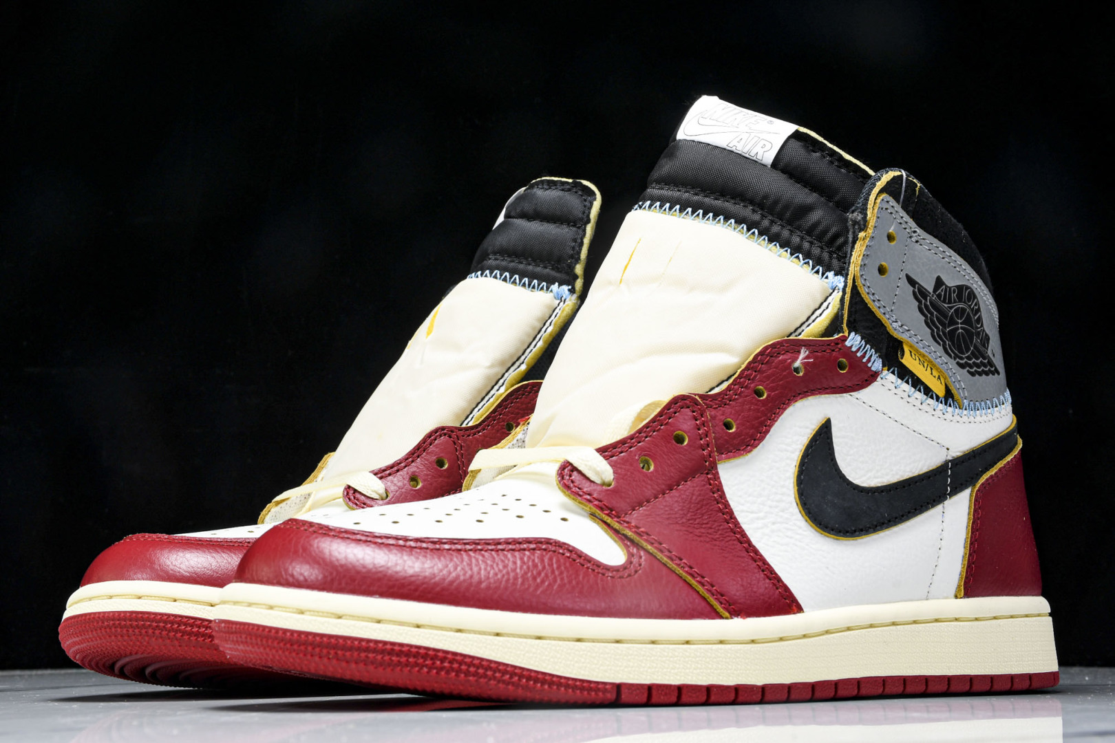 AJ1高帮 尺码36-47.5

纯原版出品-Air Jordan 1 Retro High OG SP