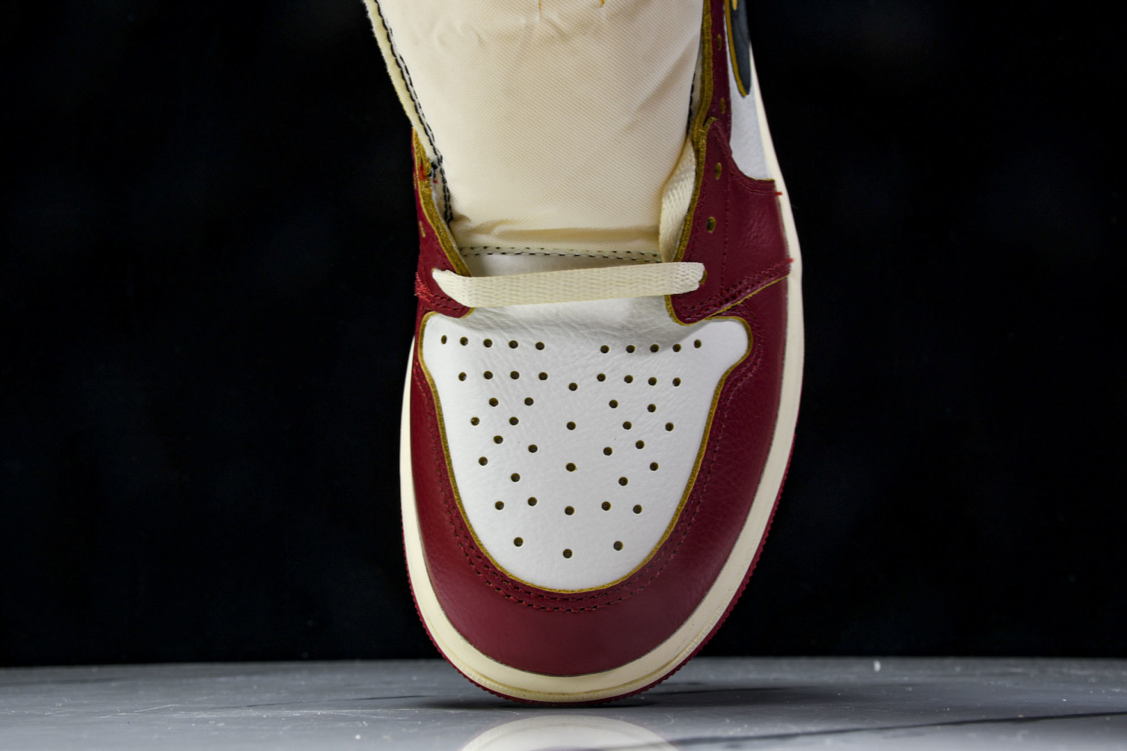 AJ1高帮 尺码36-47.5

纯原版出品-Air Jordan 1 Retro High OG SP