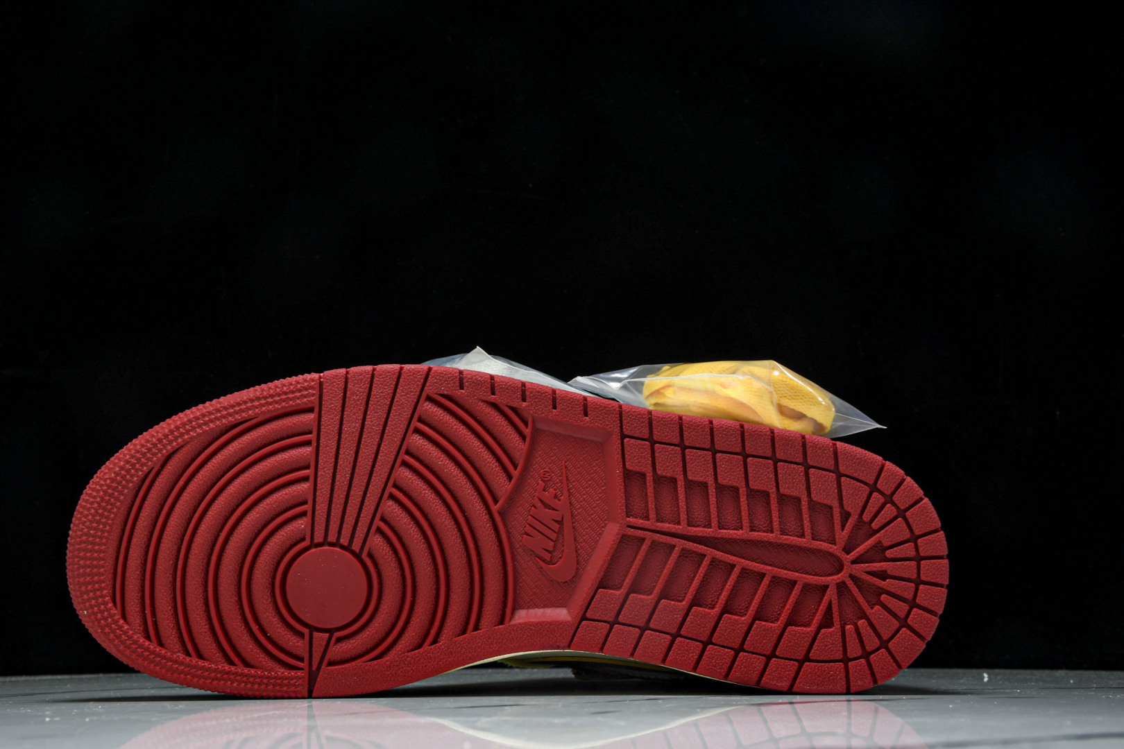 AJ1高帮 尺码36-47.5

纯原版出品-Air Jordan 1 Retro High OG SP