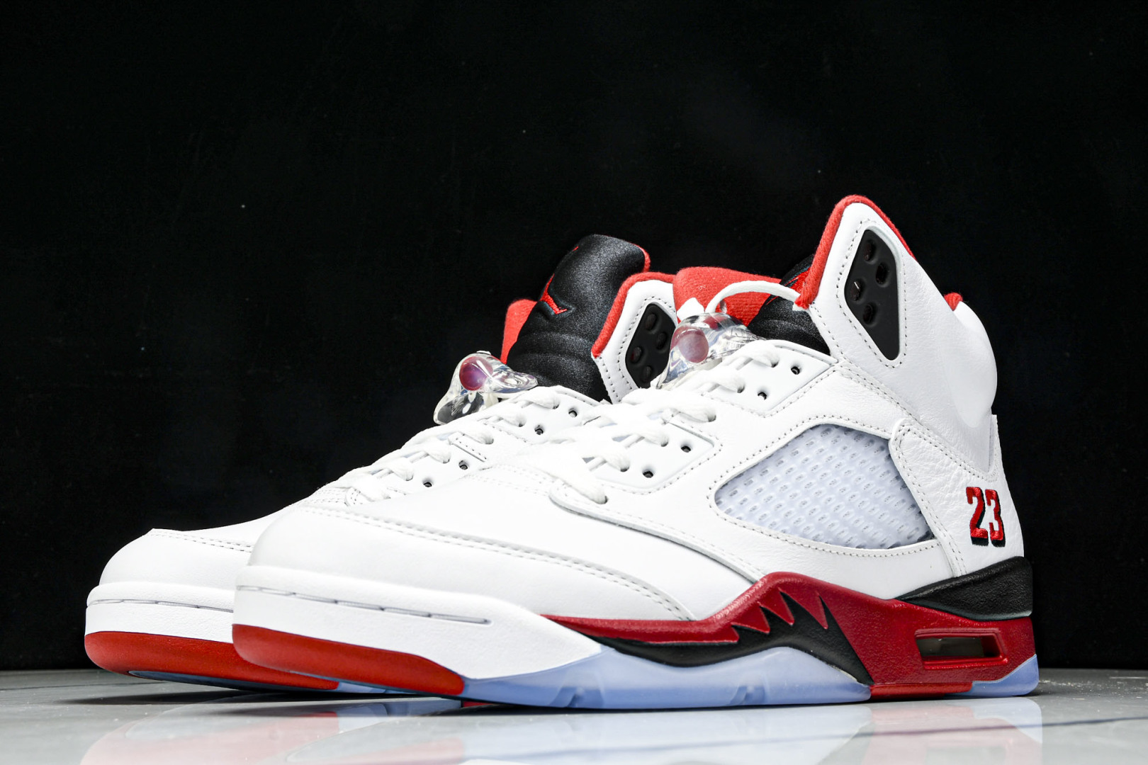 AJ5 尺码40.5-47.5

纯原版出品-Air Jordan 5 Retro Fire Red B