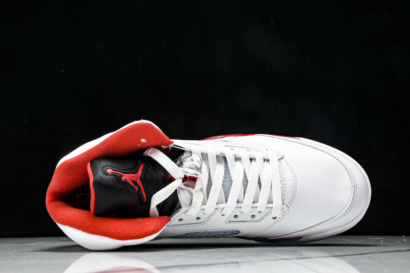 AJ5 尺码40.5-47.5

纯原版出品-Air Jordan 5 Retro Fire Red B