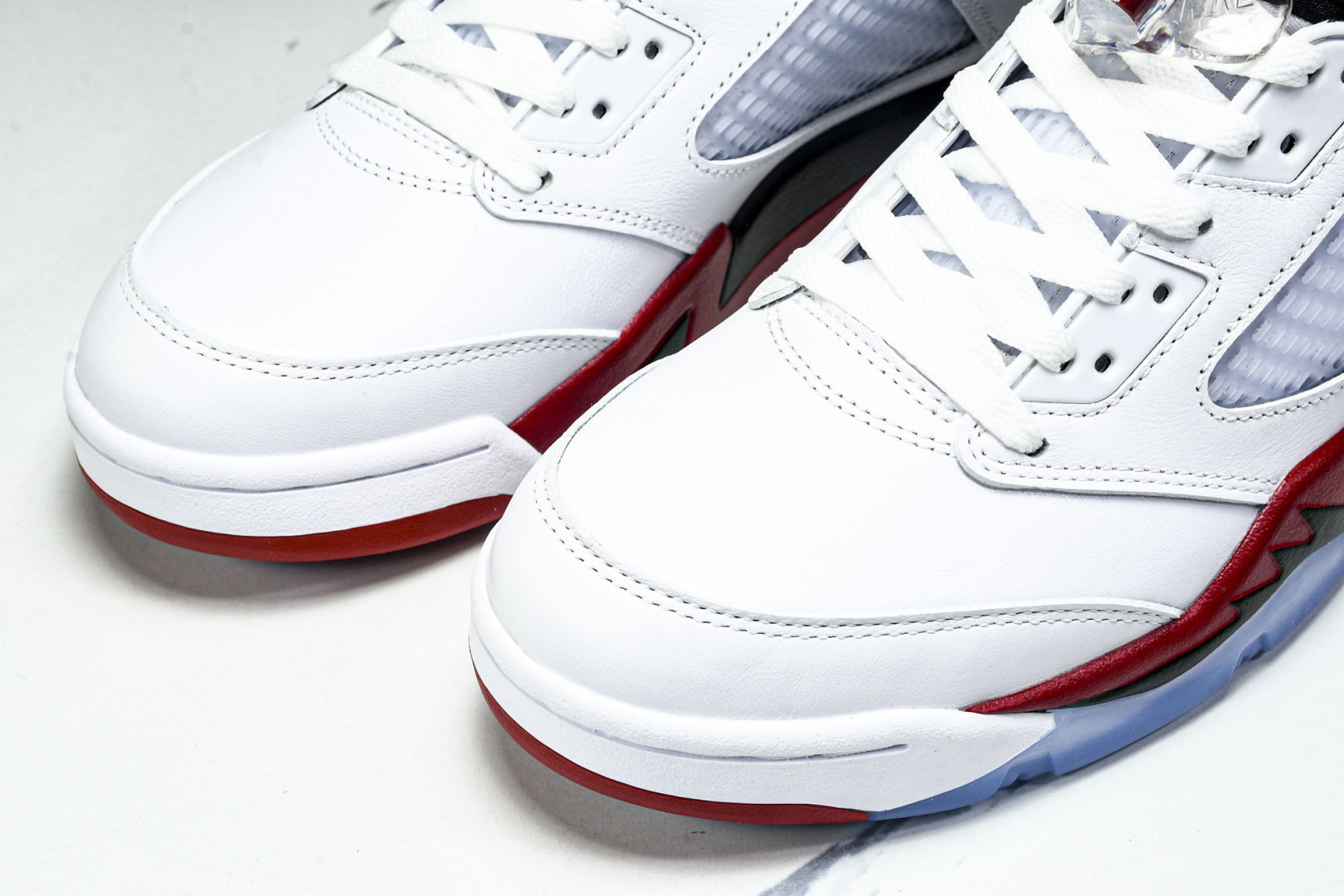 AJ5 尺码40.5-47.5

纯原版出品-Air Jordan 5 Retro Fire Red B