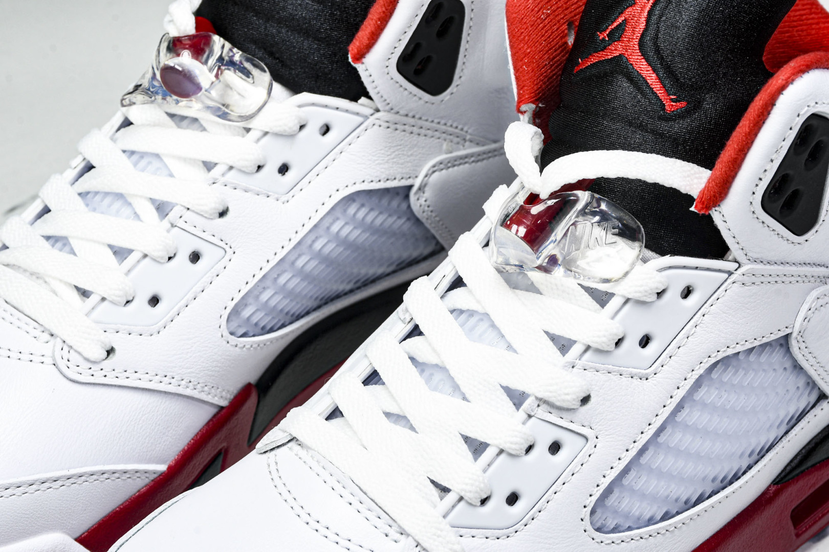 AJ5 尺码40.5-47.5

纯原版出品-Air Jordan 5 Retro Fire Red B