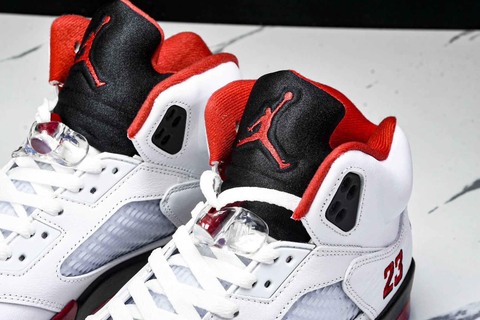 AJ5 尺码40.5-47.5

纯原版出品-Air Jordan 5 Retro Fire Red B