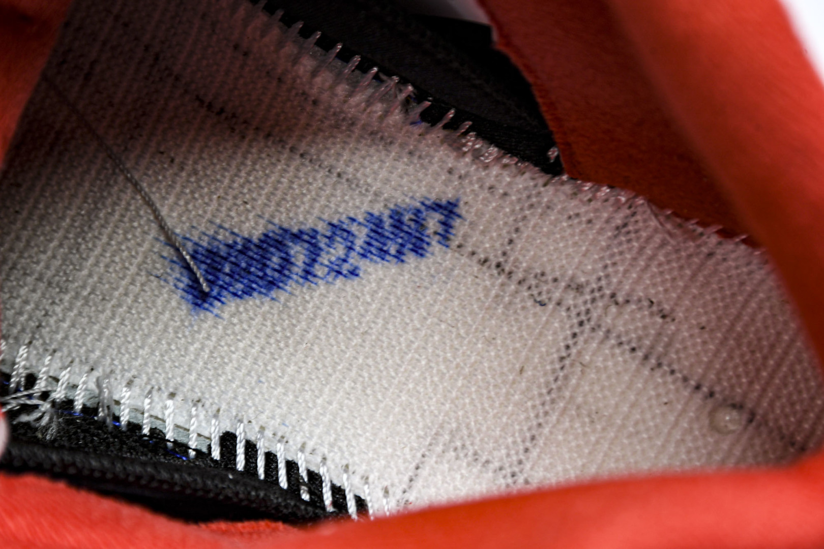 AJ5 尺码40.5-47.5

纯原版出品-Air Jordan 5 Retro Fire Red B