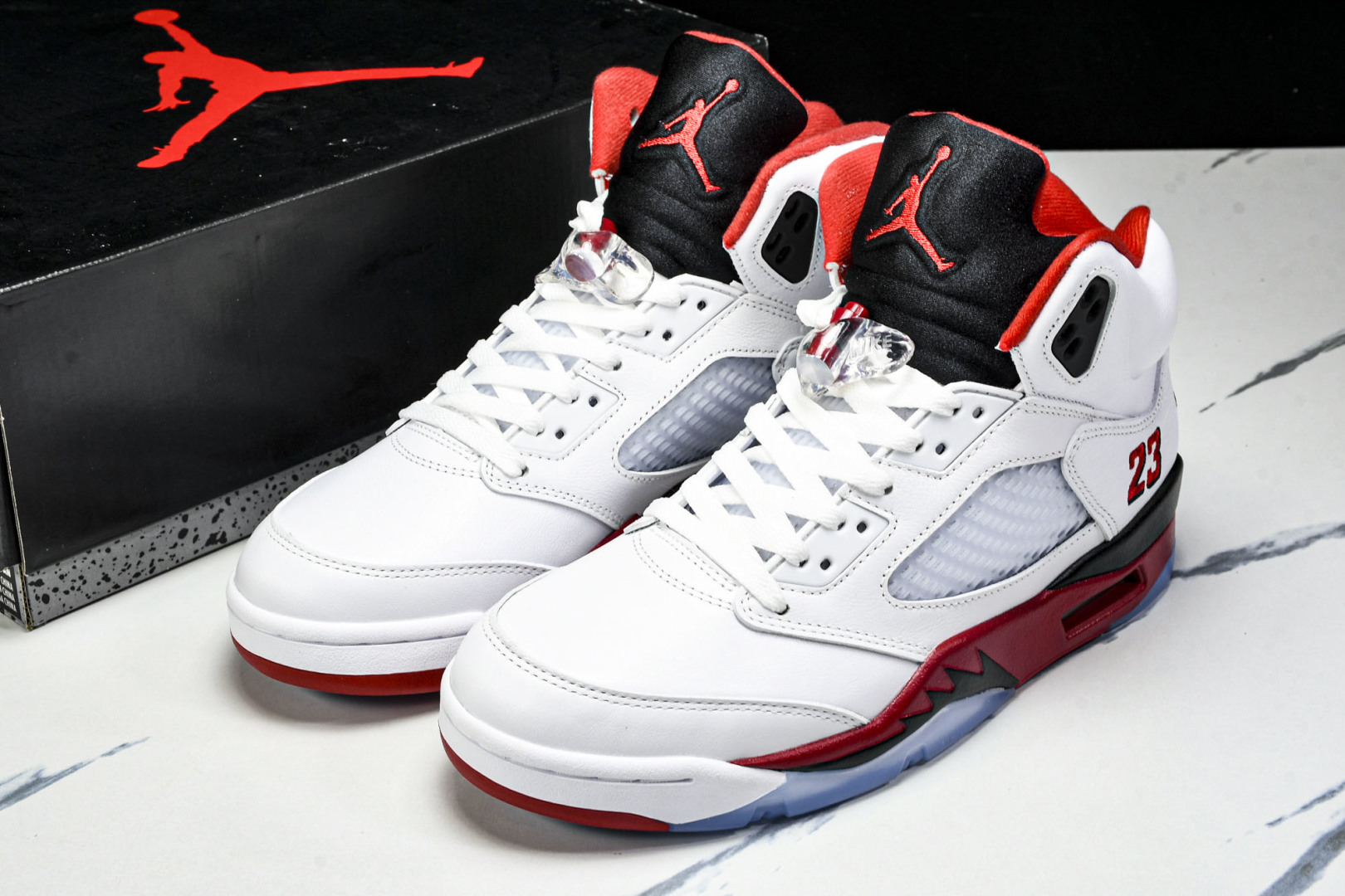 AJ5 尺码40.5-47.5

纯原版出品-Air Jordan 5 Retro Fire Red B