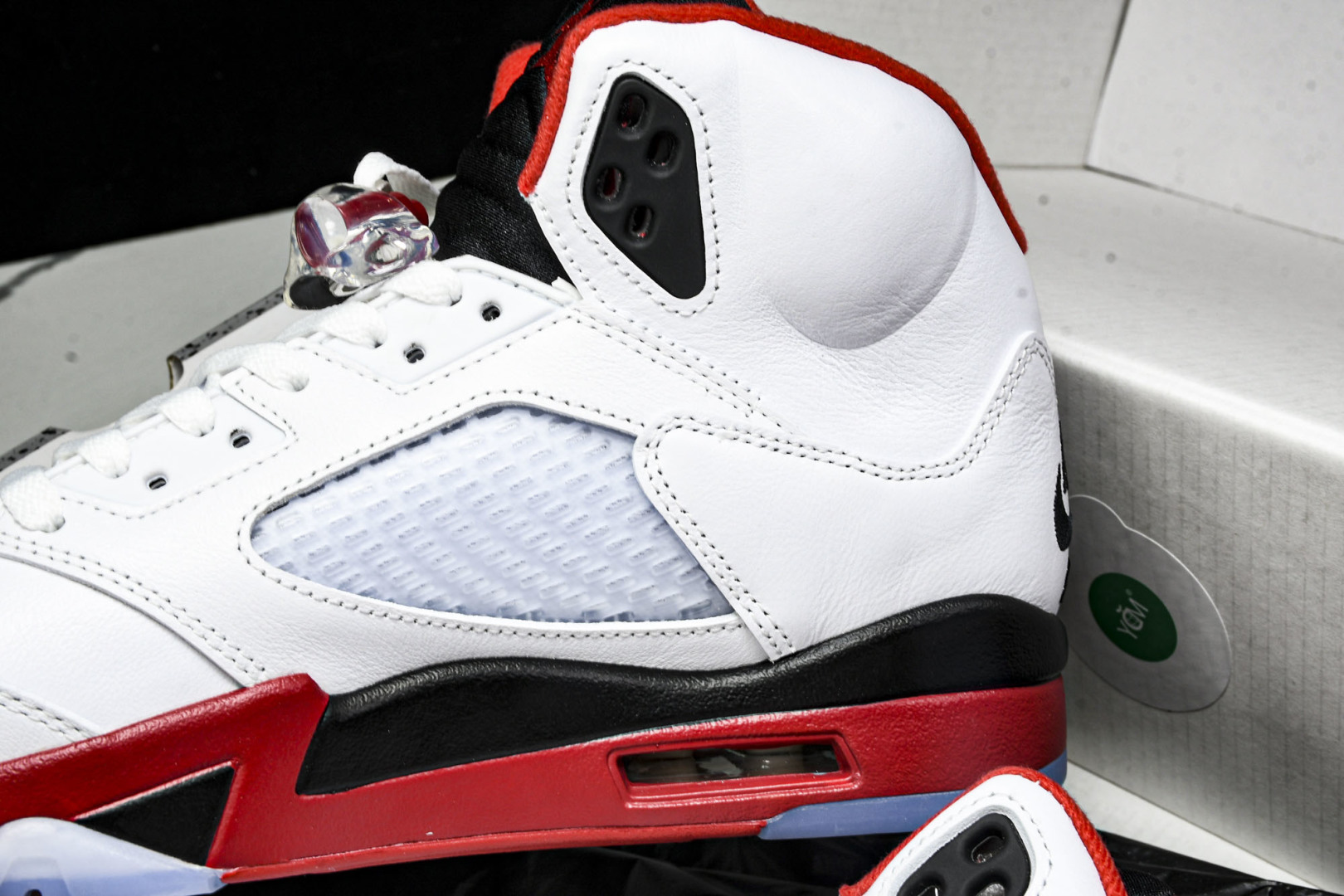 AJ5 尺码40.5-47.5

纯原版出品-Air Jordan 5 Retro Fire Red B