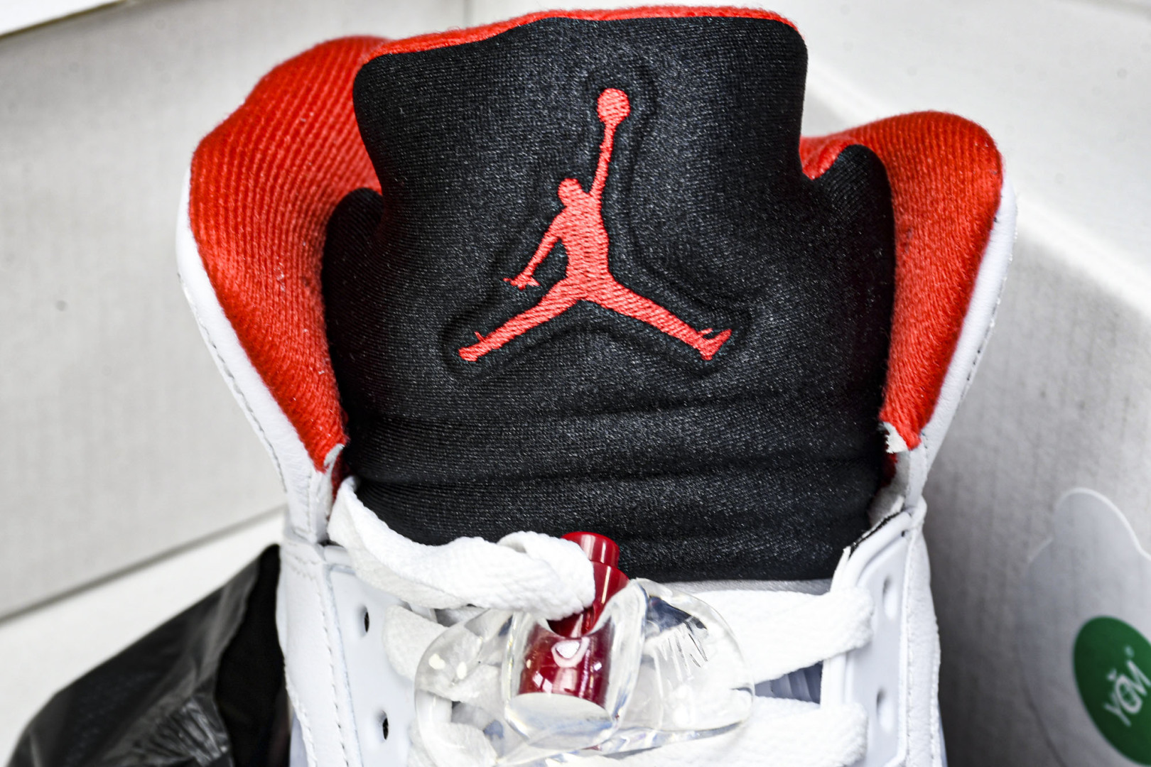 AJ5 尺码40.5-47.5

纯原版出品-Air Jordan 5 Retro Fire Red B