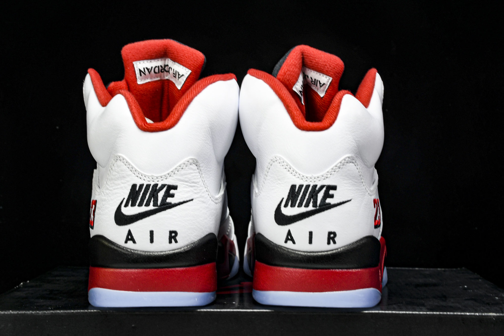 AJ5 尺码40.5-47.5

纯原版出品-Air Jordan 5 Retro Fire Red B