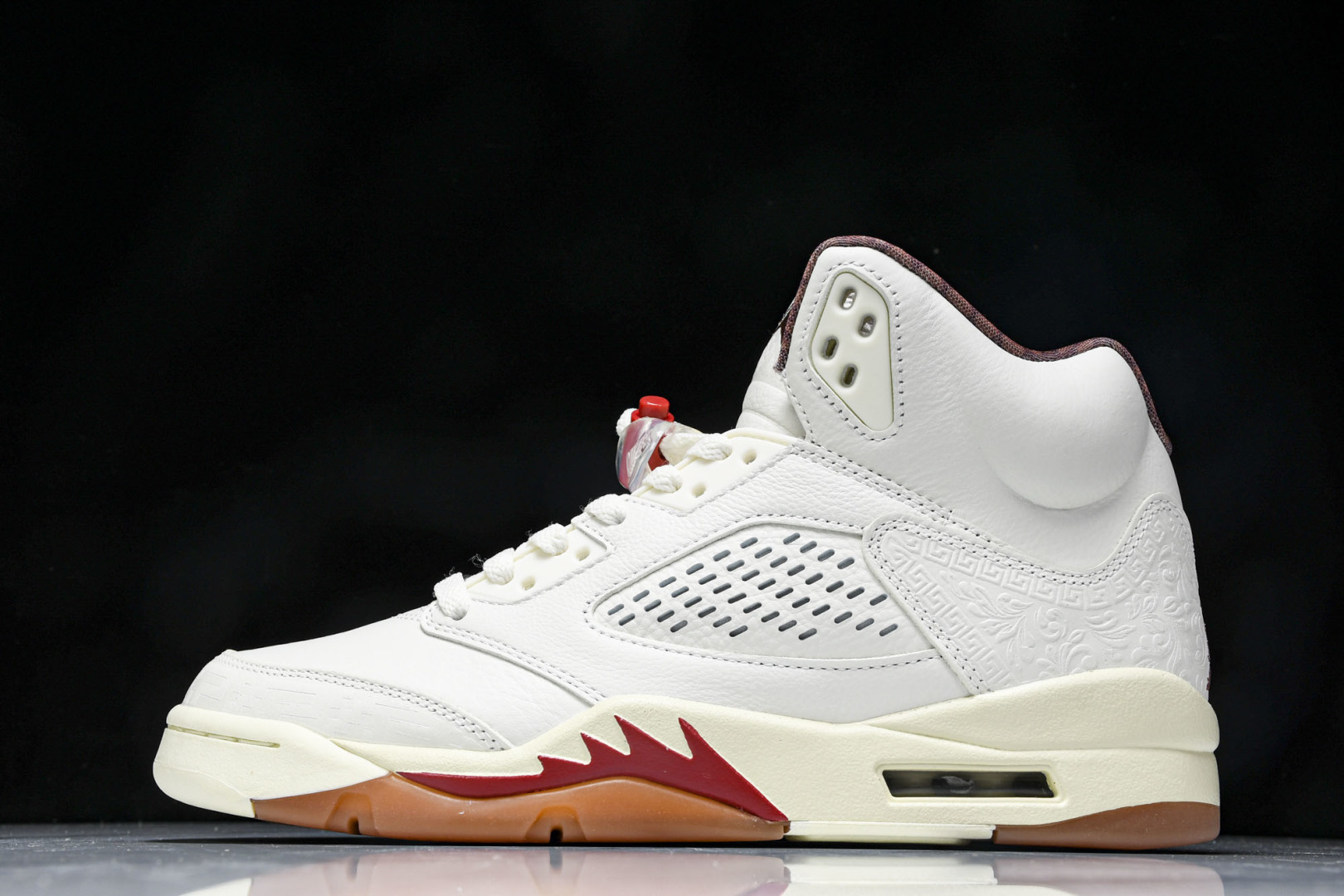 AJ5白帆 尺码40-47.5
福利特价
纯原版出品-Air Jordan 5 Retro El Gri