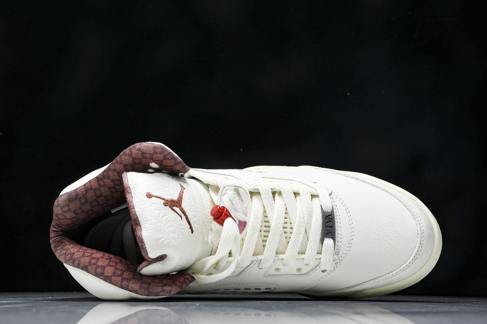 AJ5白帆 尺码40-47.5
福利特价
纯原版出品-Air Jordan 5 Retro El Gri