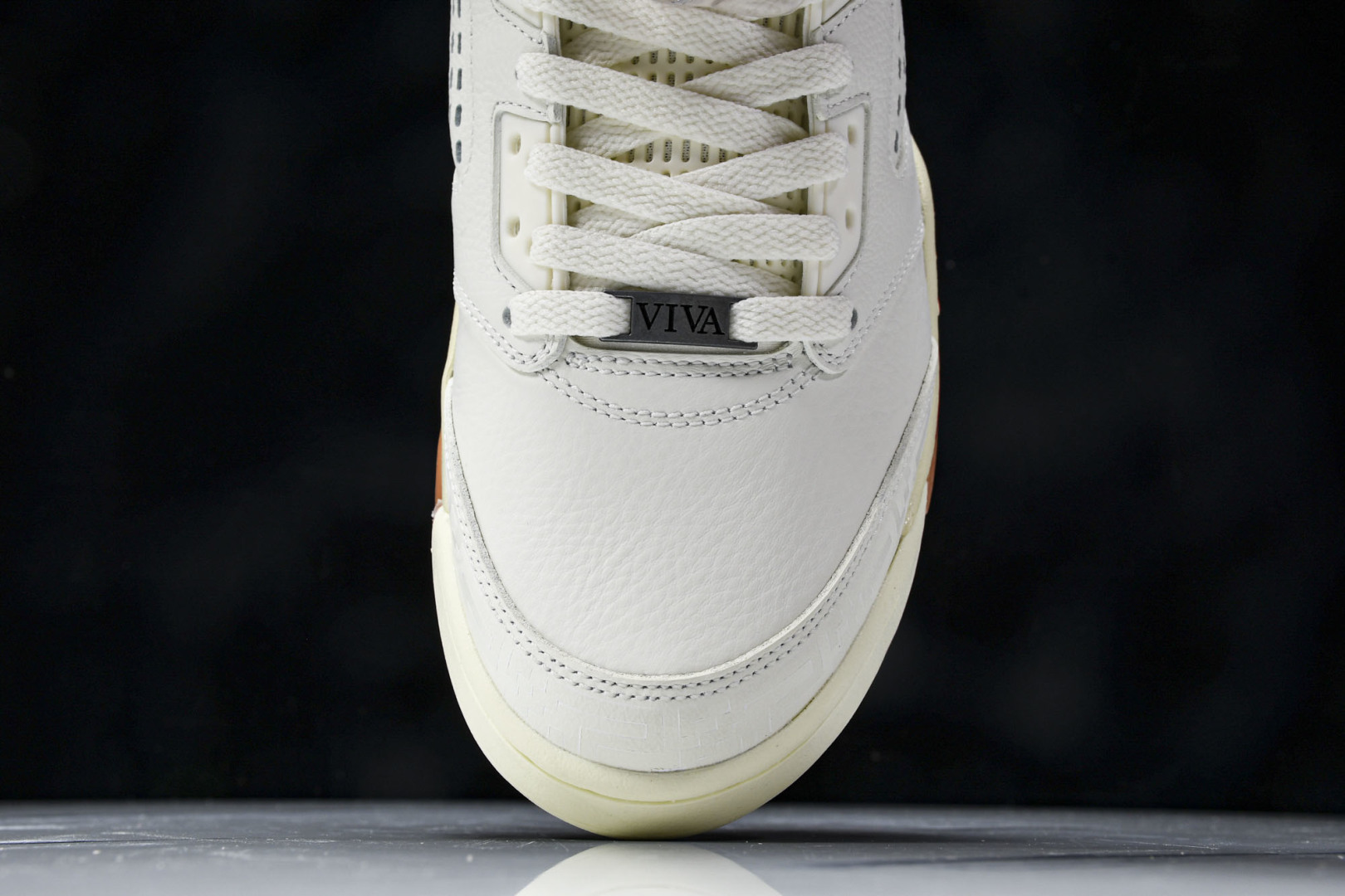 AJ5白帆 尺码40-47.5
福利特价
纯原版出品-Air Jordan 5 Retro El Gri