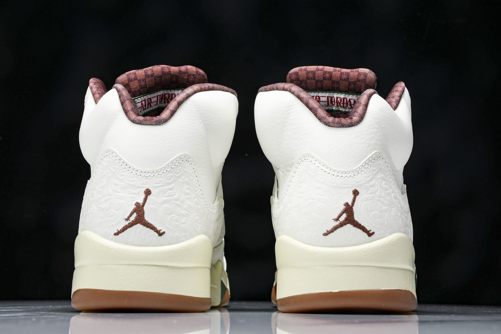 AJ5白帆 尺码40-47.5
福利特价
纯原版出品-Air Jordan 5 Retro El Gri