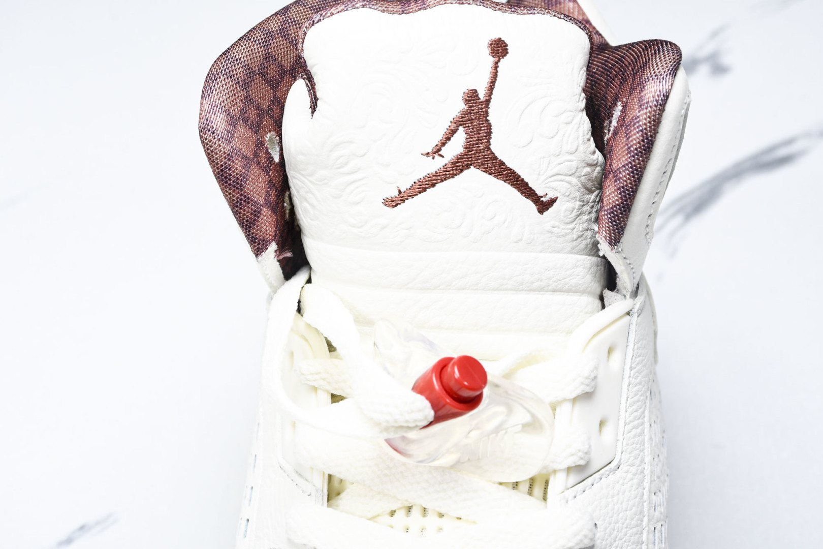 AJ5白帆 尺码40-47.5
福利特价
纯原版出品-Air Jordan 5 Retro El Gri
