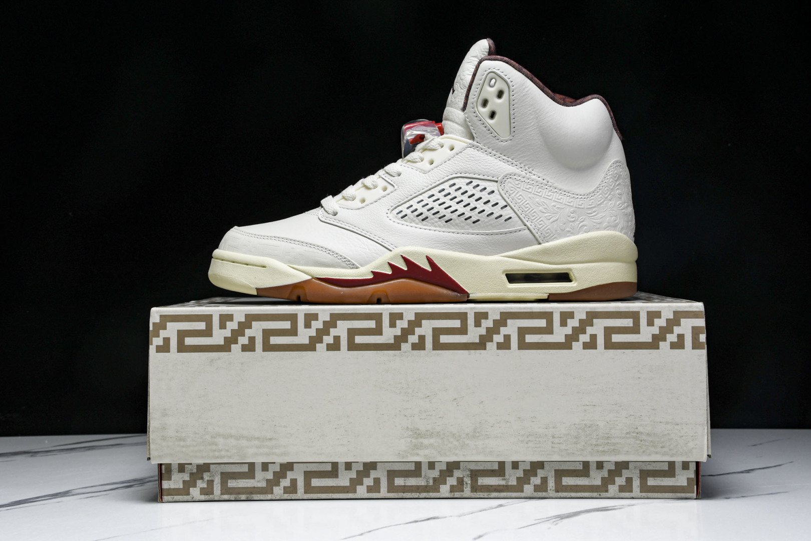 AJ5白帆 尺码40-47.5
福利特价
纯原版出品-Air Jordan 5 Retro El Gri