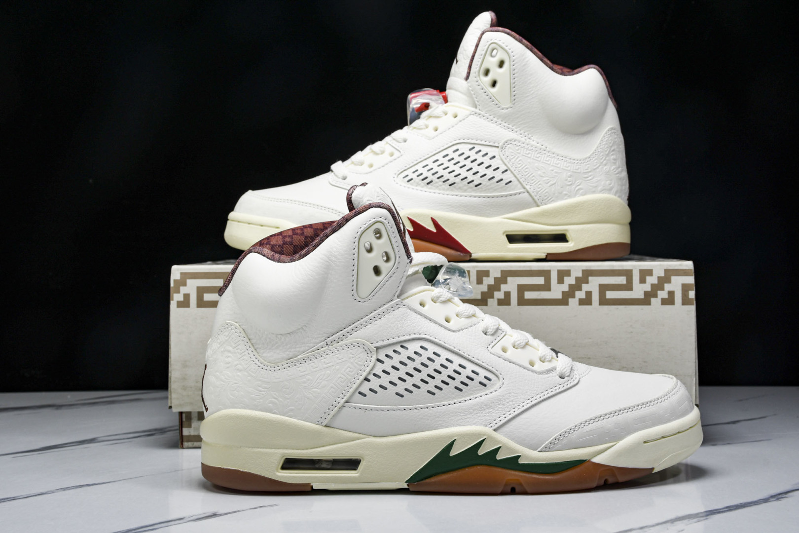 AJ5白帆 尺码40-47.5
福利特价
纯原版出品-Air Jordan 5 Retro El Gri