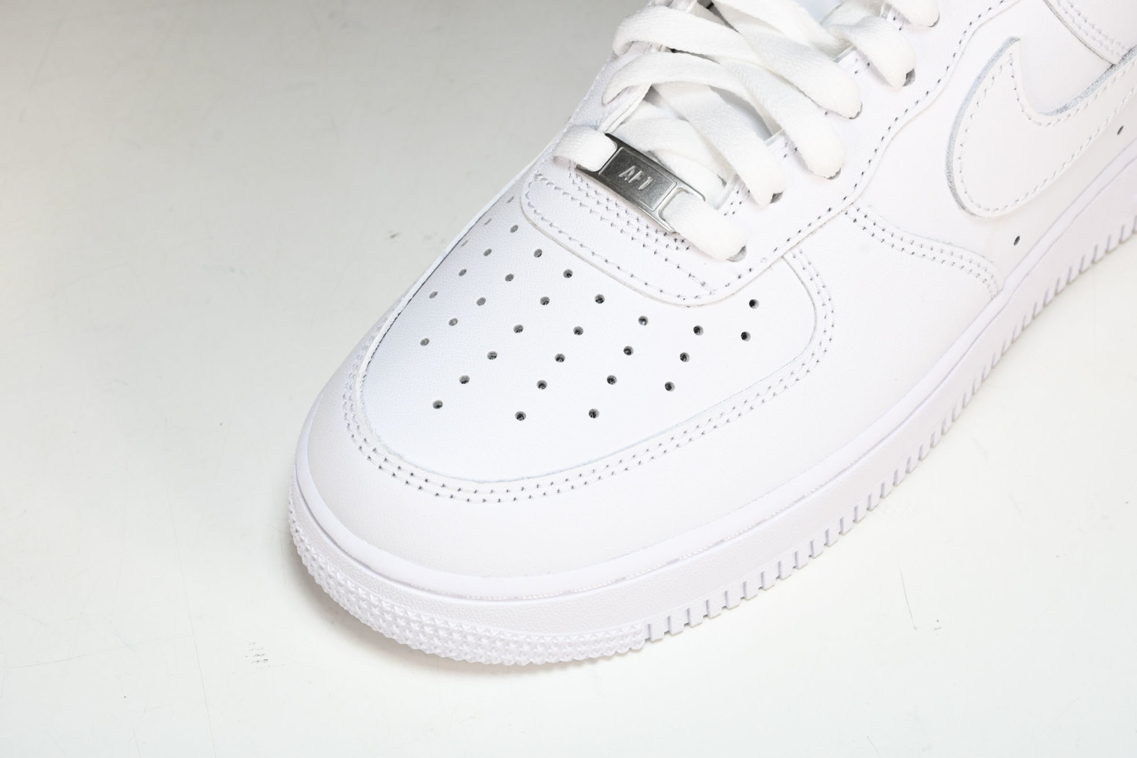 AF1 尺码36-47.5

纯原出品-Air Force 1 Low '07 White 白色 CW2