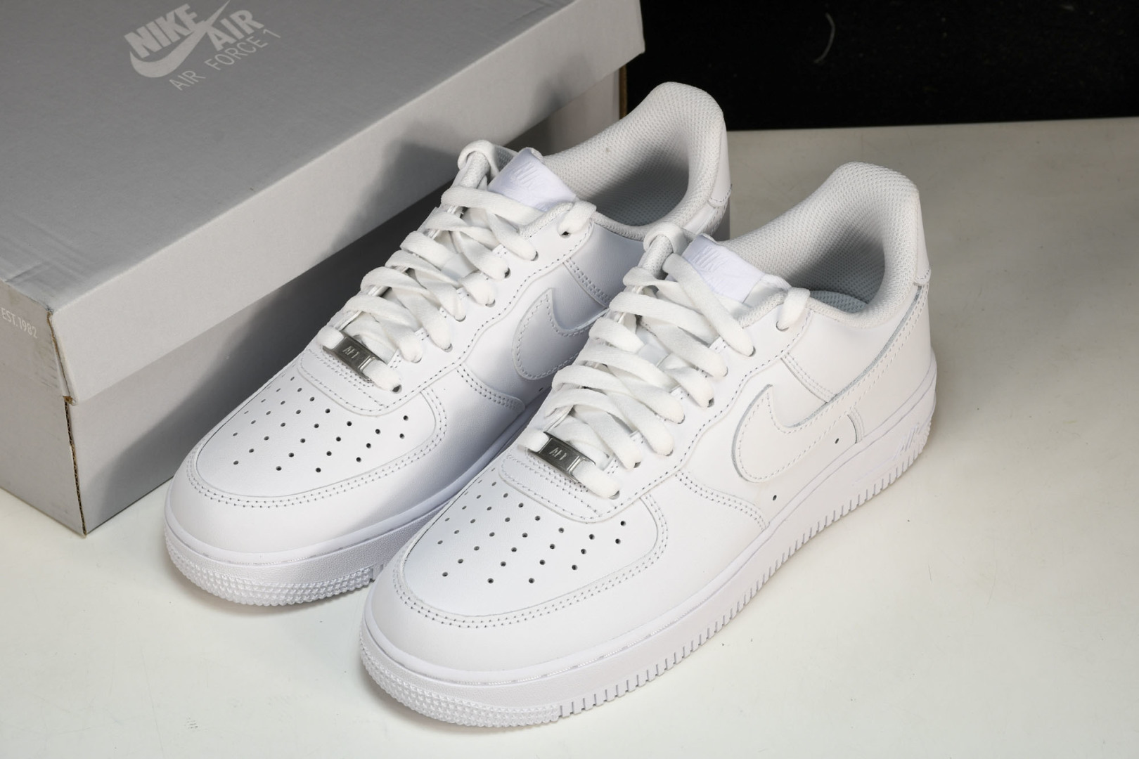 AF1 尺码36-47.5

纯原出品-Air Force 1 Low '07 White 白色 CW2