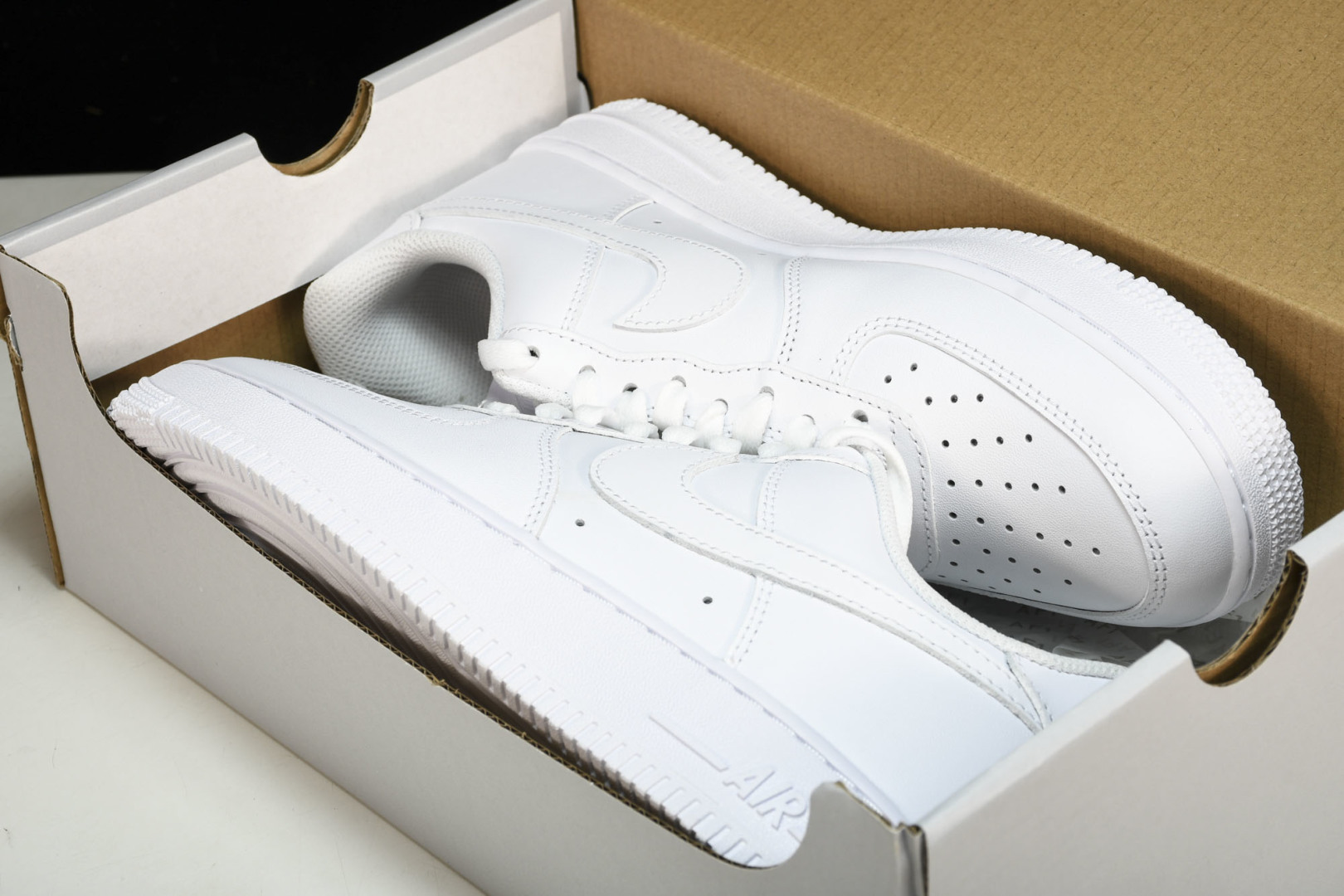 AF1 尺码36-47.5

纯原出品-Air Force 1 Low '07 White 白色 CW2