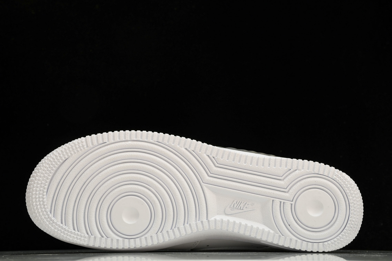 AF1空军 尺码36-46

纯原版出品-Air Force 1 Low DIY CW2288-111 
