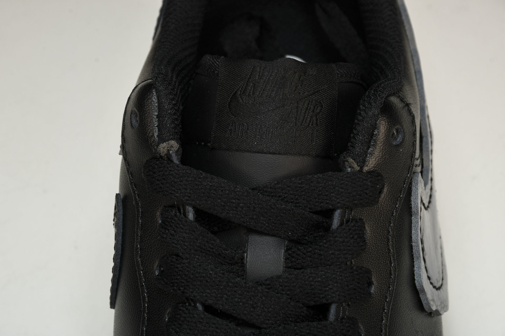 AF1空军 尺码36-46

纯原版出品-Air Force 1 Low DIY CW2288-001 